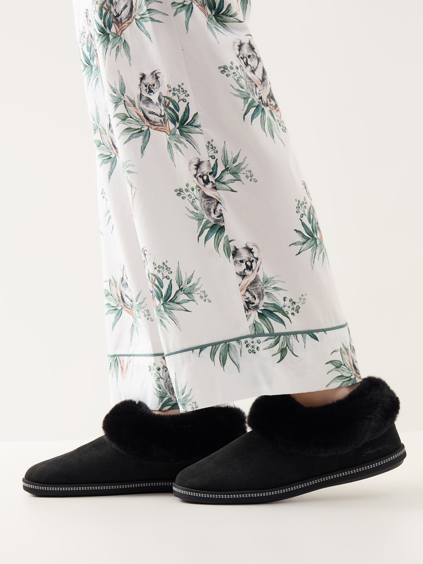 Cozy Campfire Slippers Black