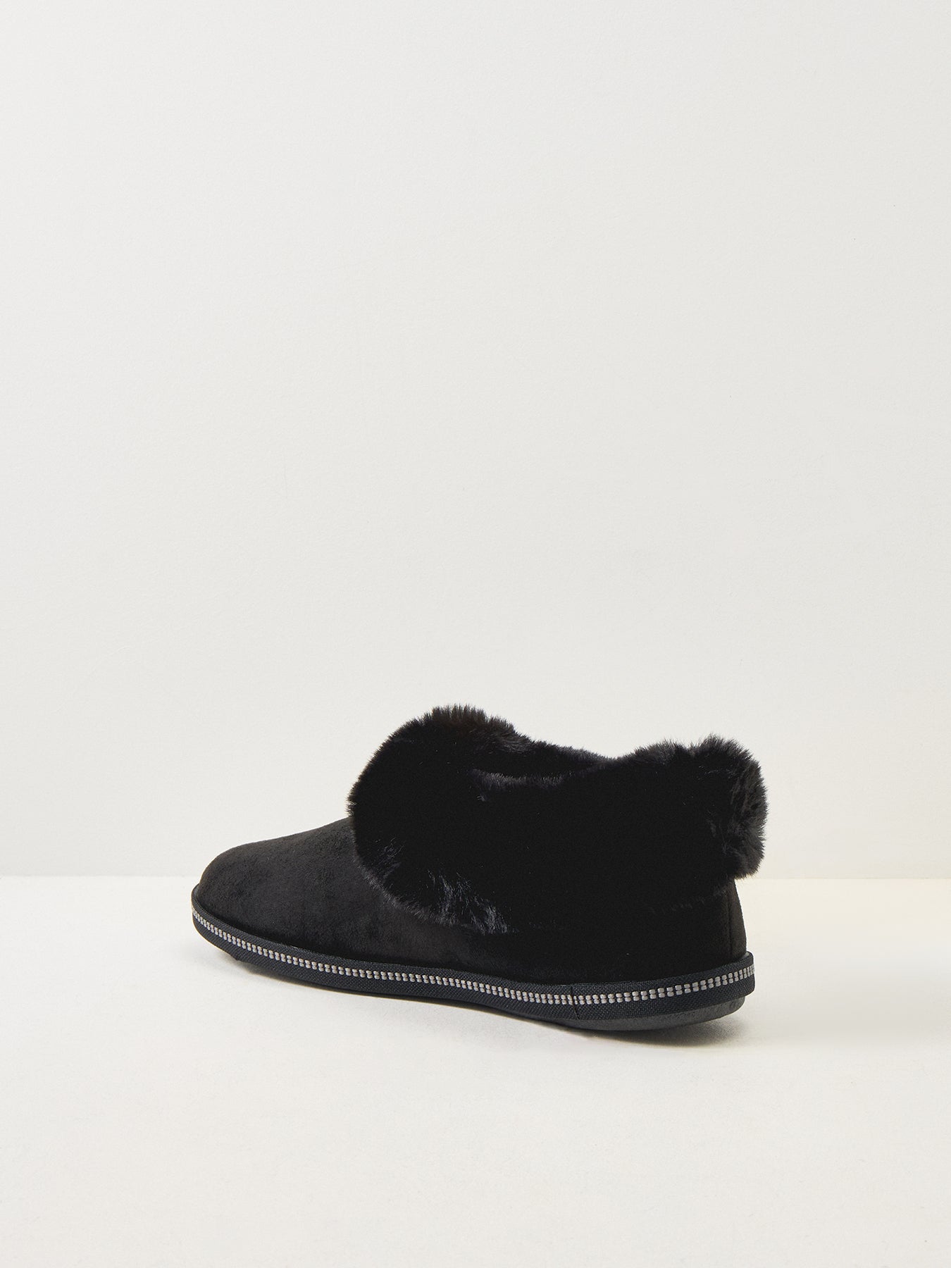 Cozy Campfire Slippers Black