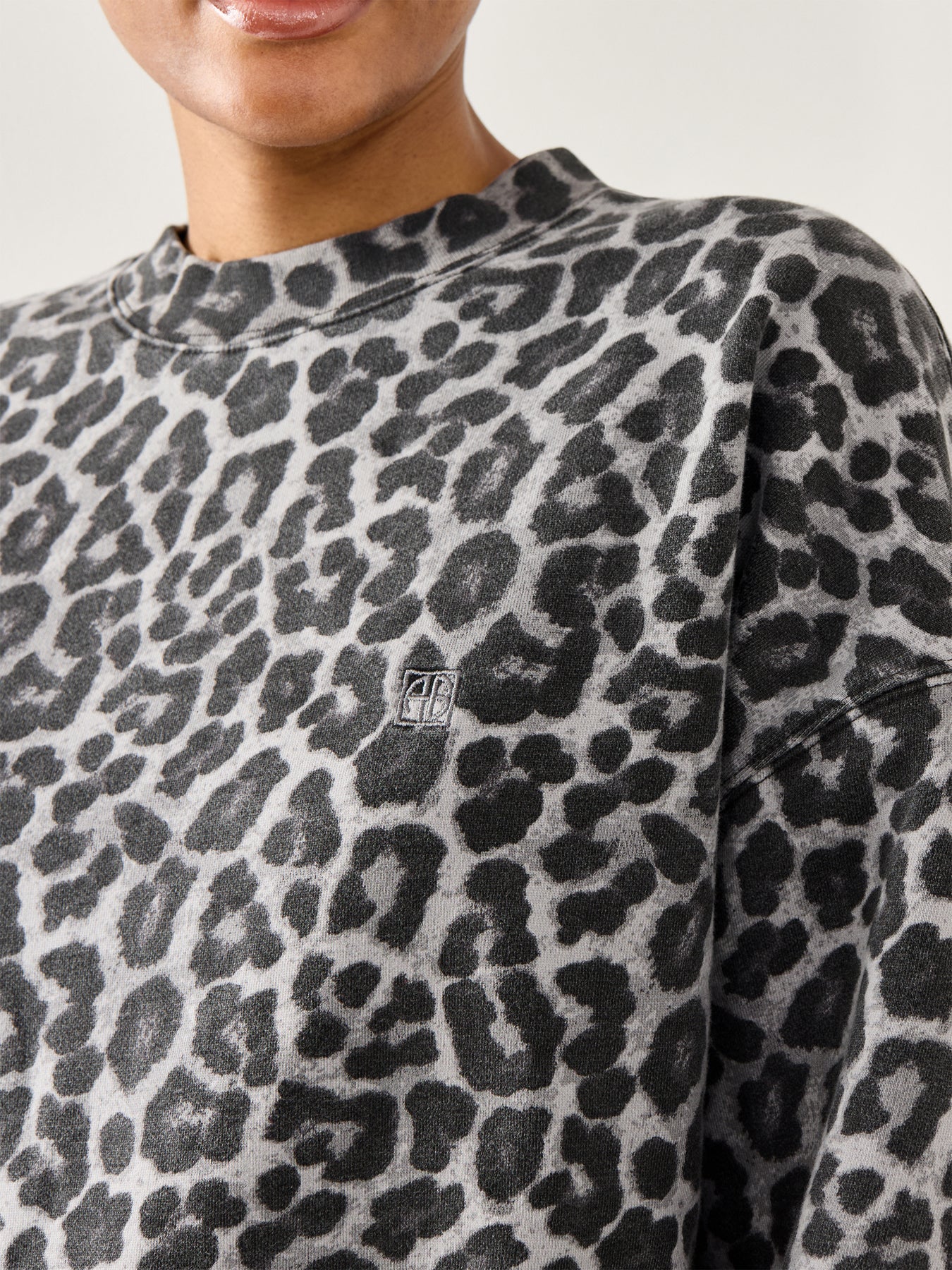 Miles Sweatshirt Grey Leopard
