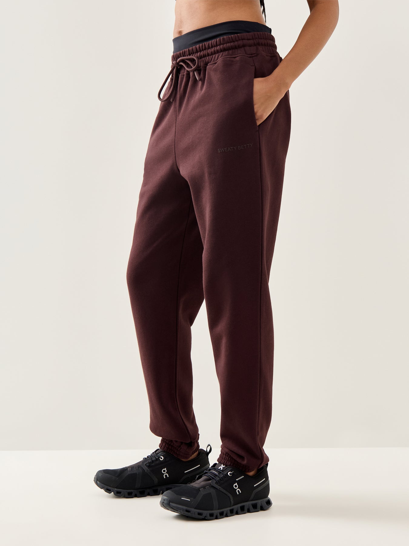 Revive Relaxed Jogger Sable Brown