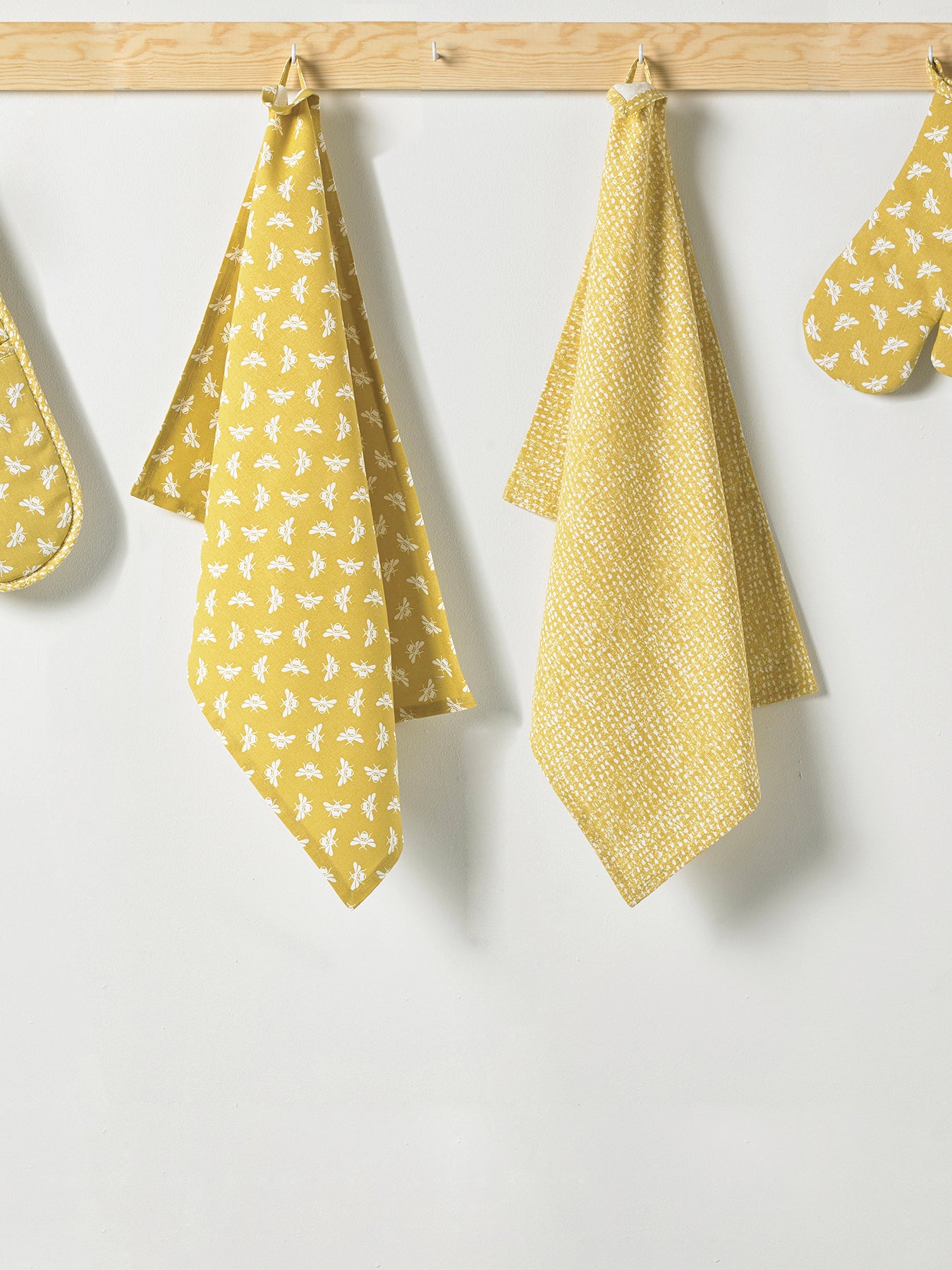 S2 Bee Tea Towels Ochre
