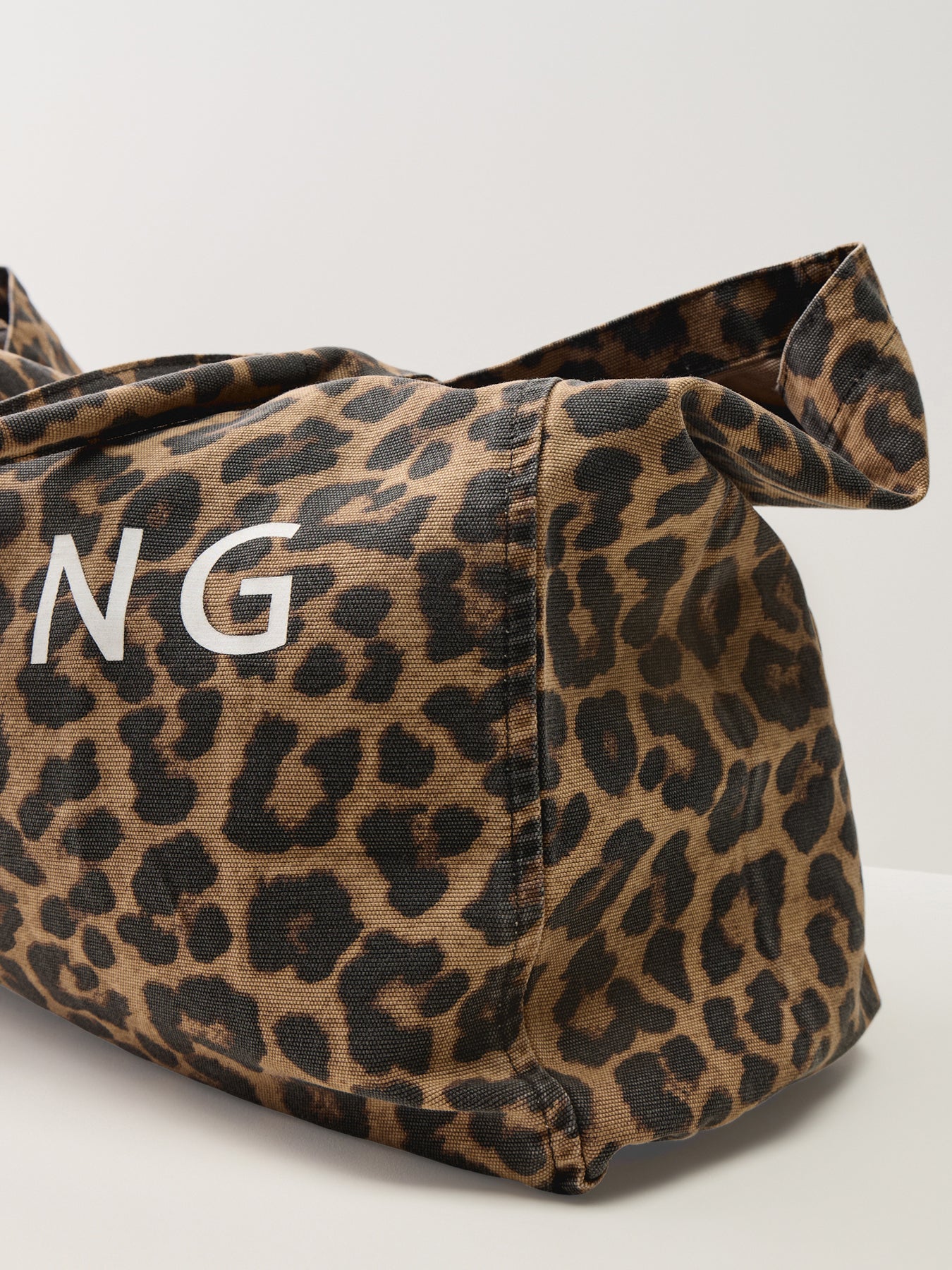 Leo Canvas Tote Leopard