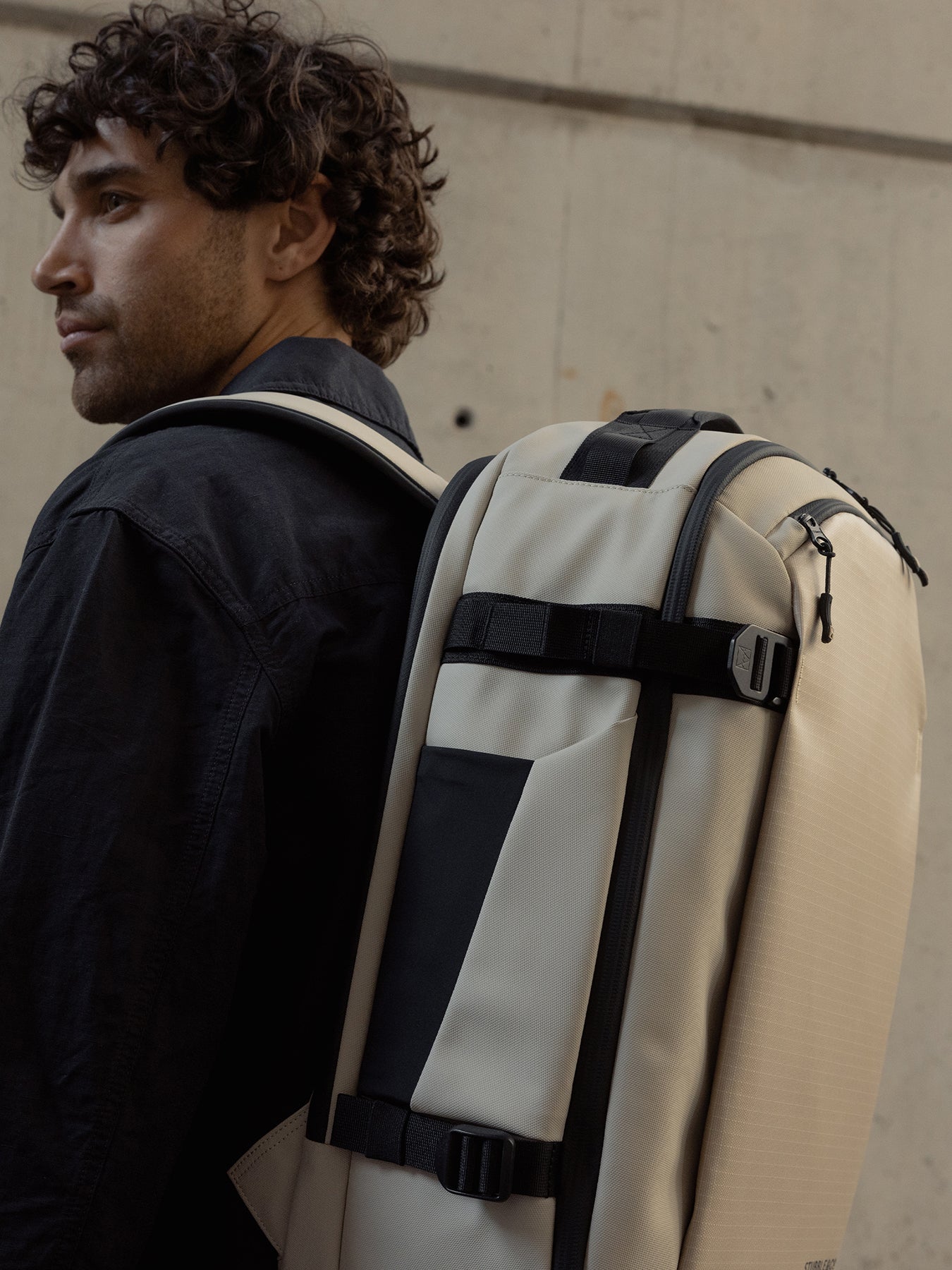 Hybrid 30L Backpack Sand