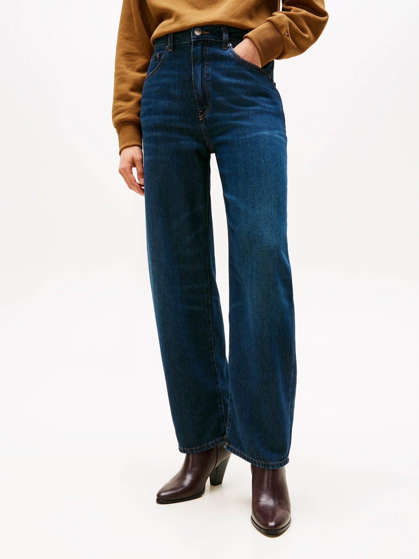 Mid Rise Relaxed Barrel Leg Jeans Light Denim