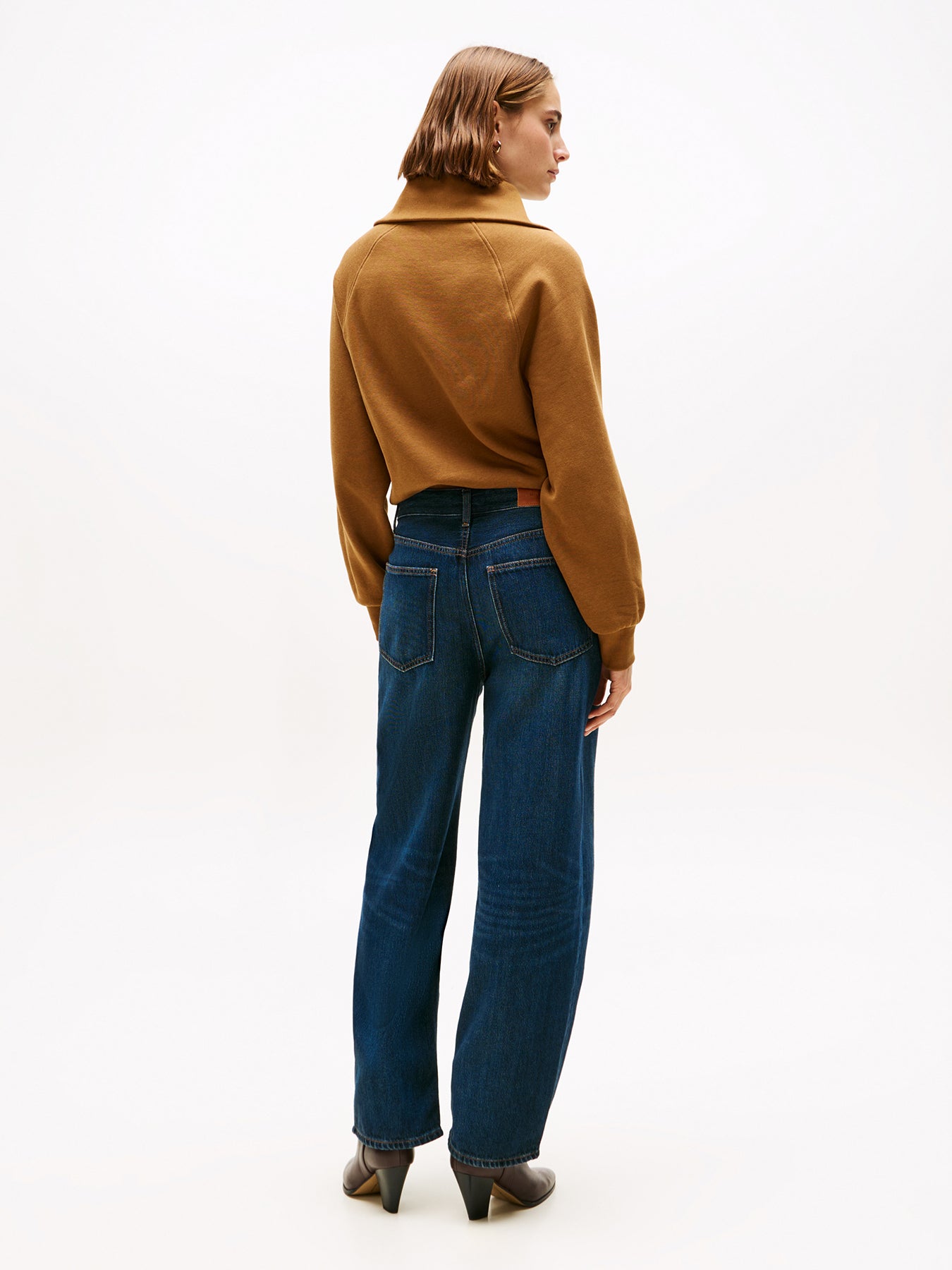 Mid Rise Relaxed Barrel Leg Jeans Light Denim
