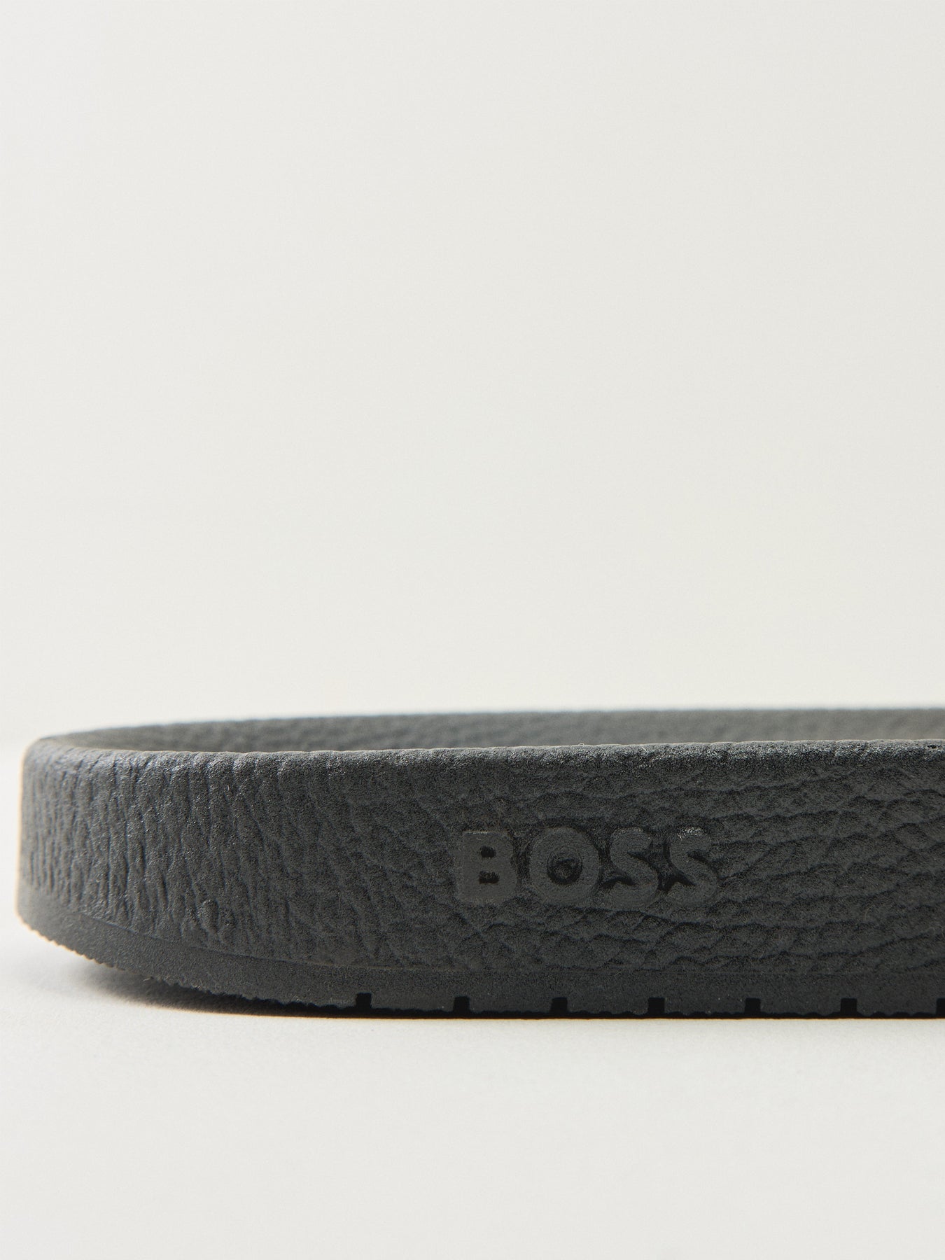 Aryeh Slider Black