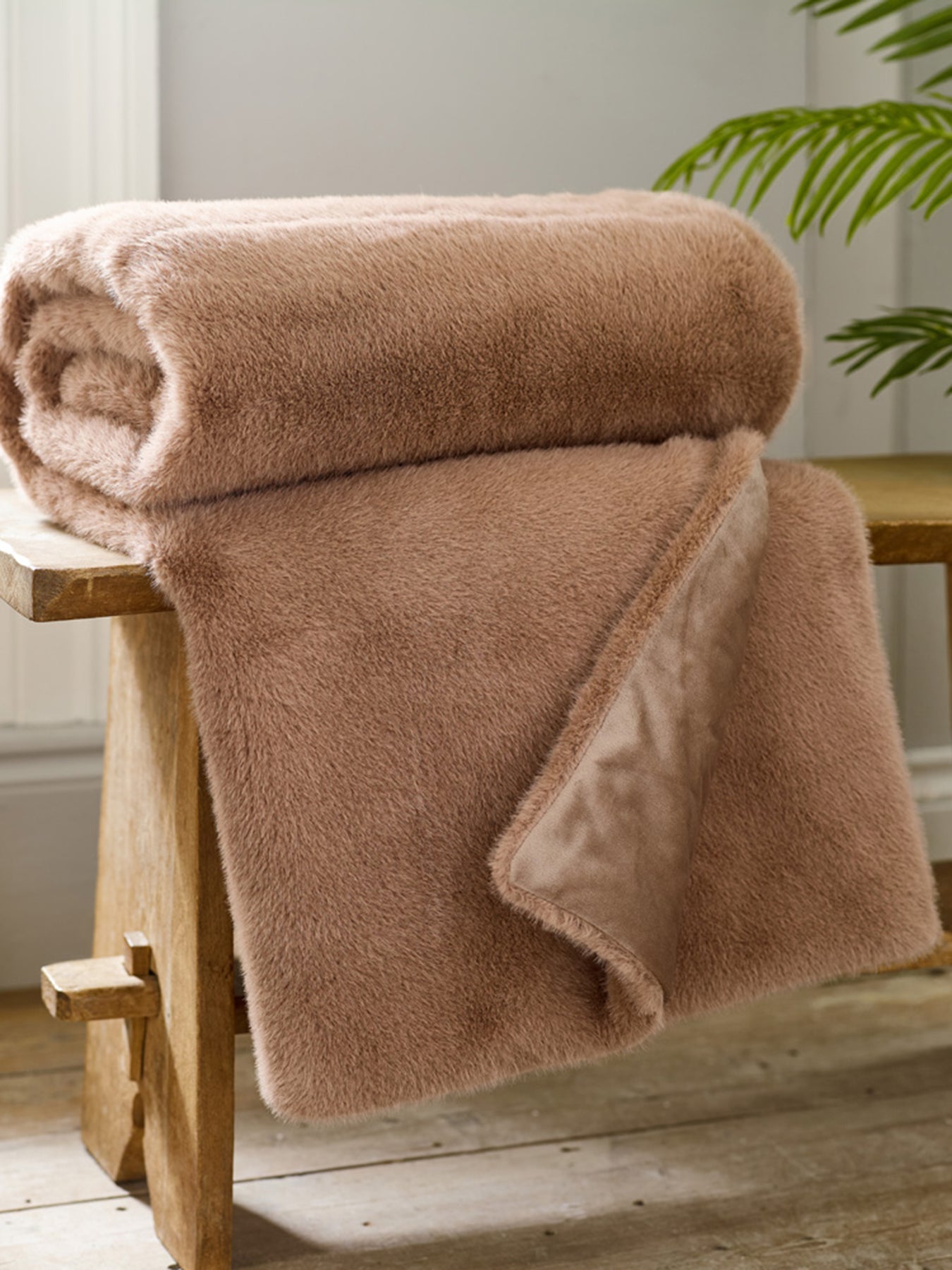 Deyongs TLC Ashford Throw Caramel