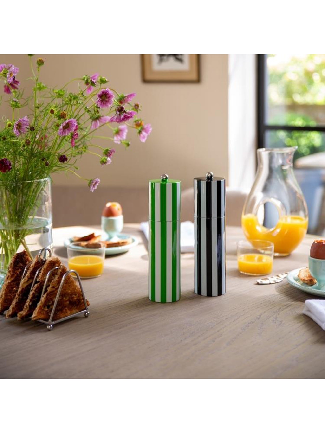 Salt or Pepper Mill 23cm