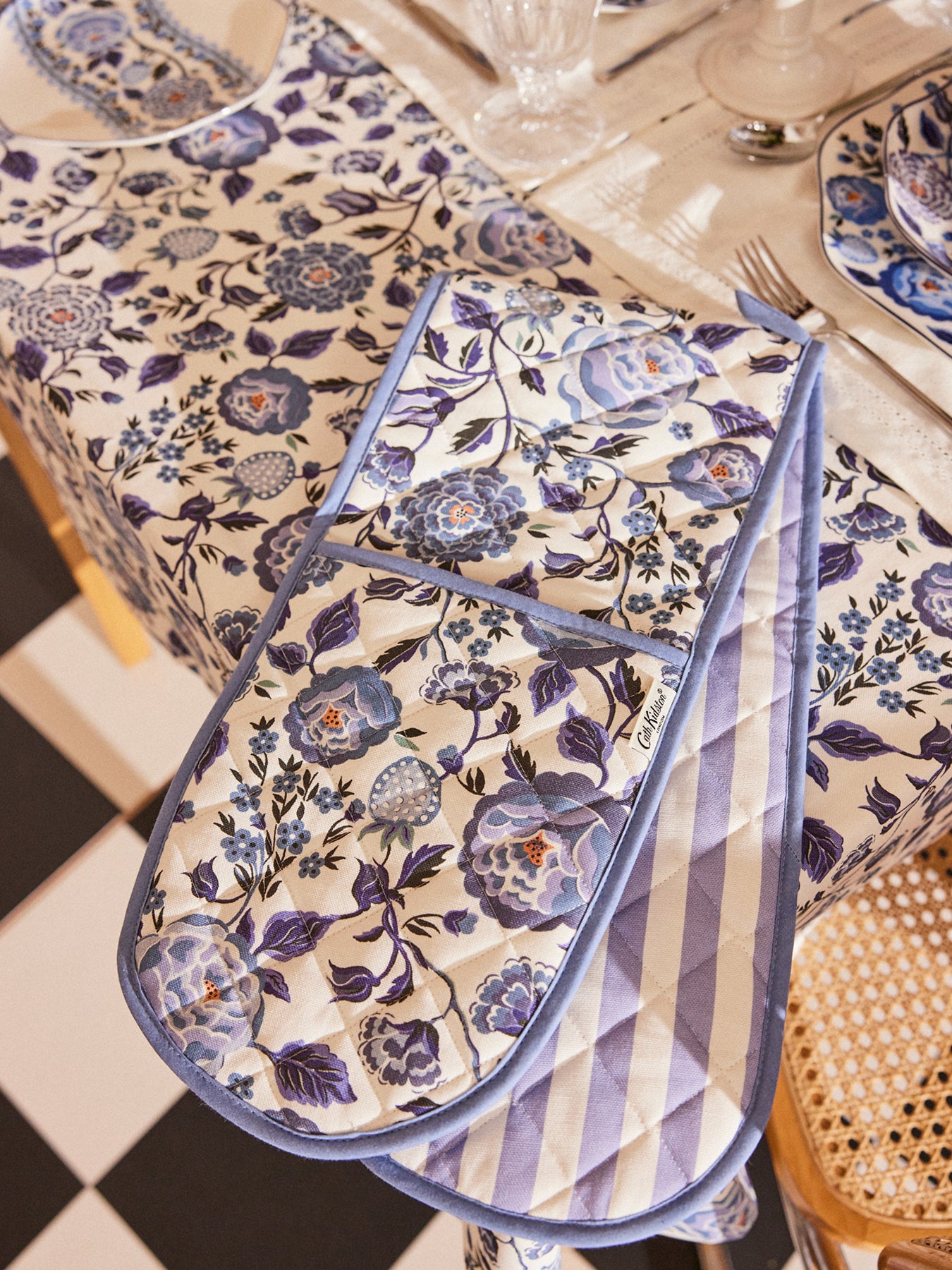 Strawberry Garden Blue Double Oven Glove