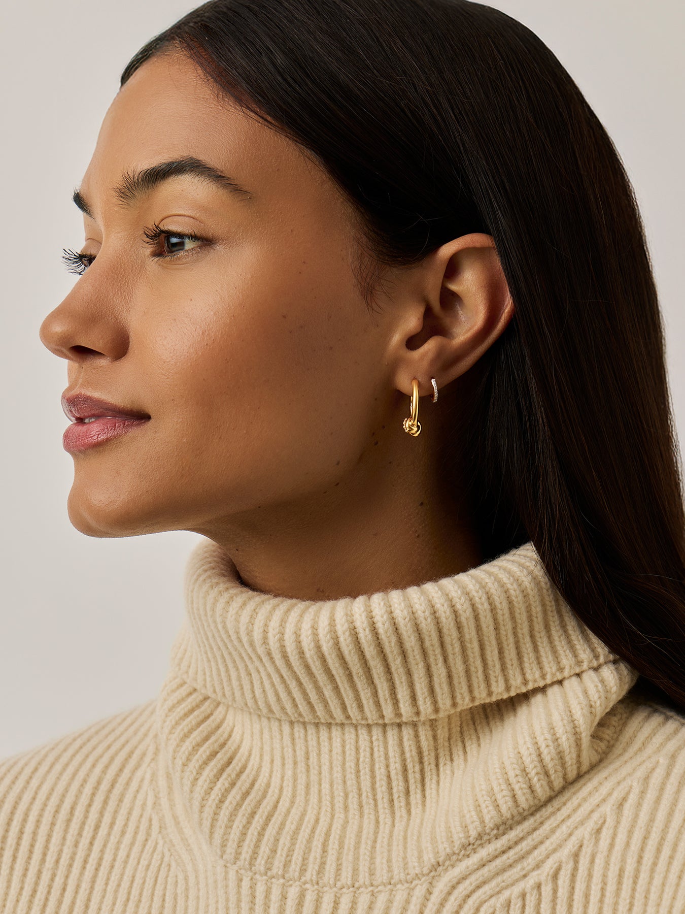 Lucy Williams Small Hoop Earrings Gold