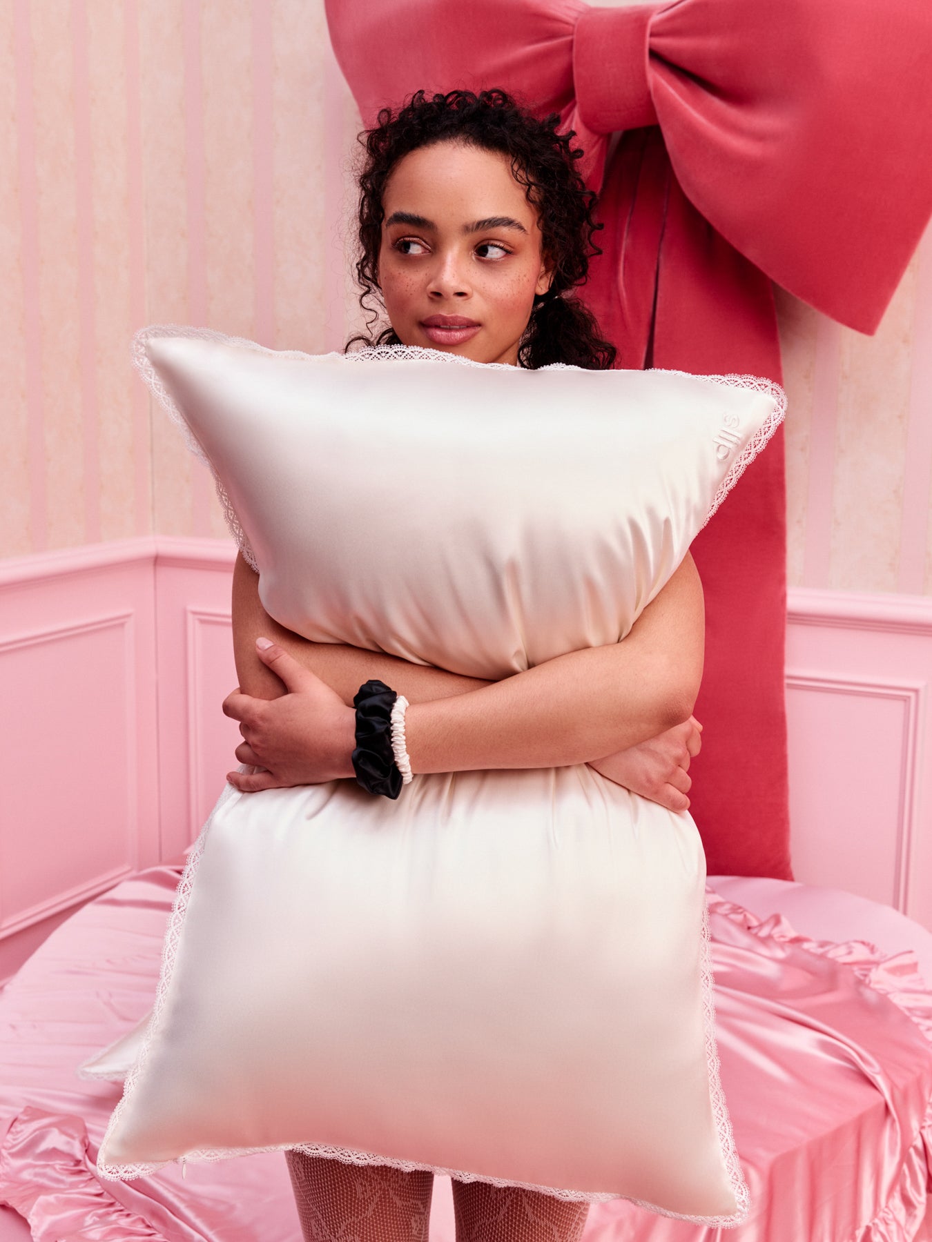 Pure Silk Queen Gift Set with Lace Trim Charm