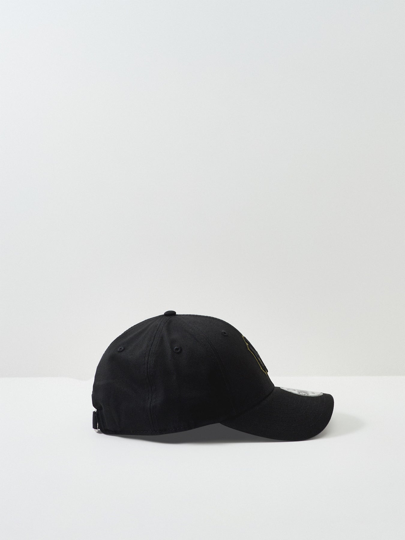 Team Outline 9FORTY New York Yankees Cap Black