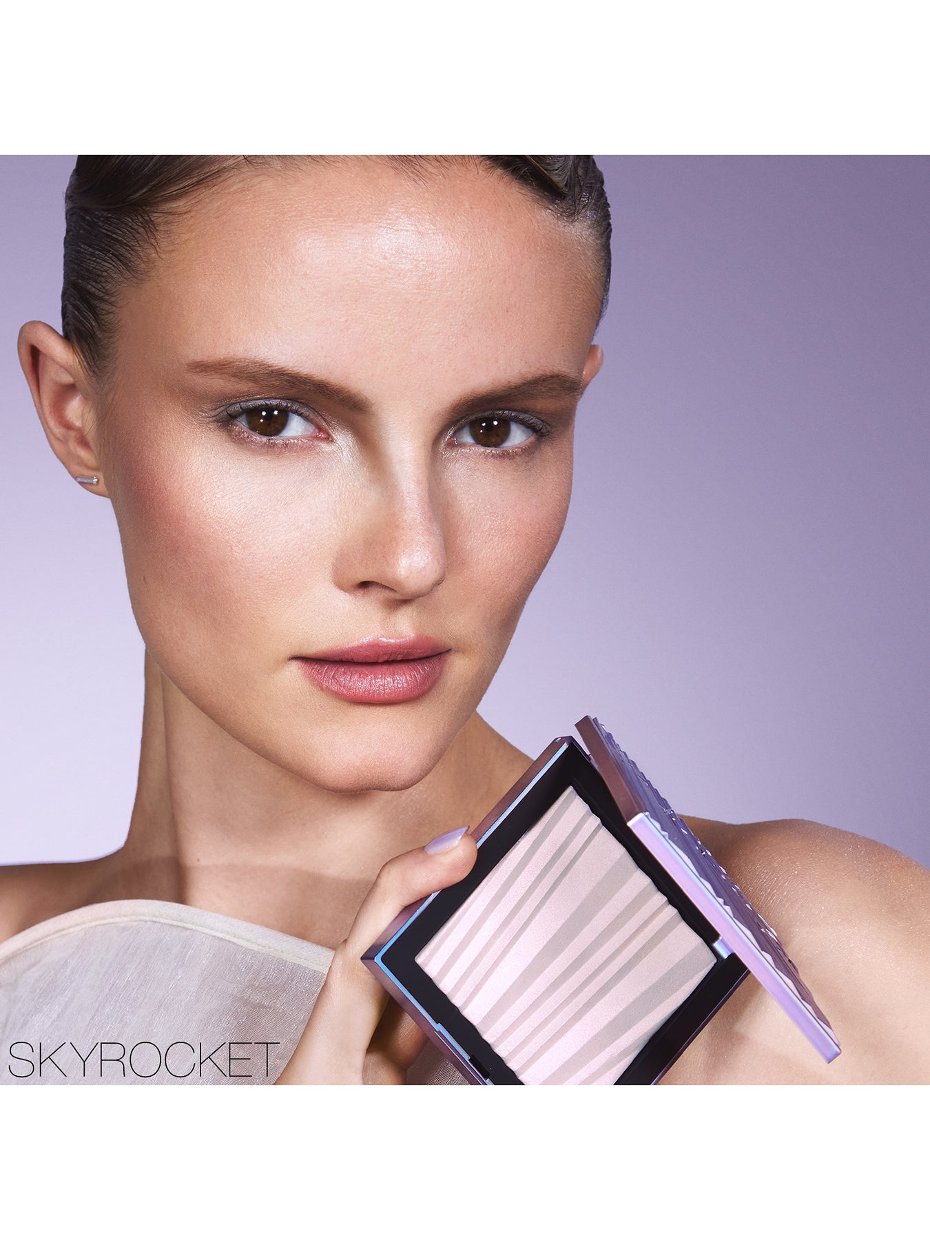 Iris Van Herpen Aura Illuminating Face and Body Powder