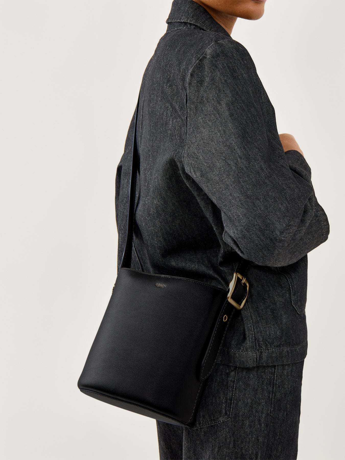Natural Grain Leather Bucket Bag Black