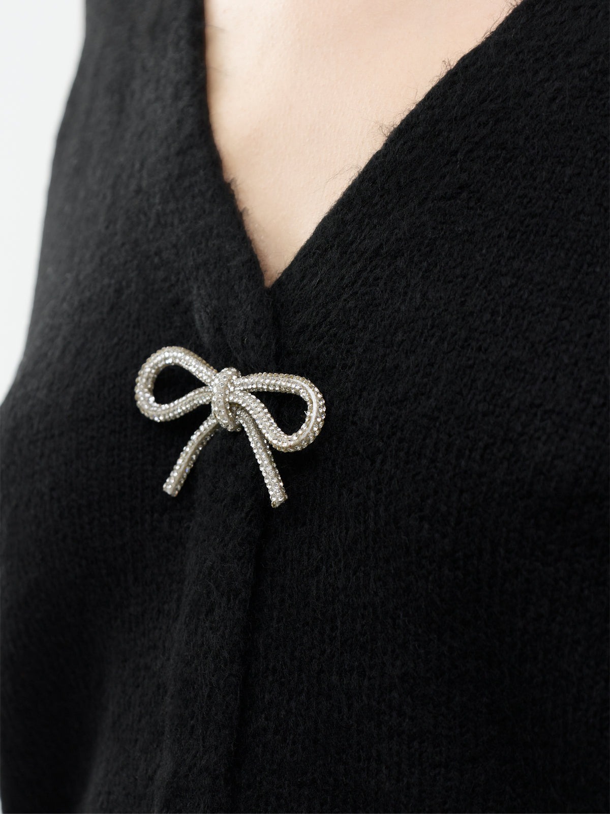 Donna Bow V-Neck Jumper