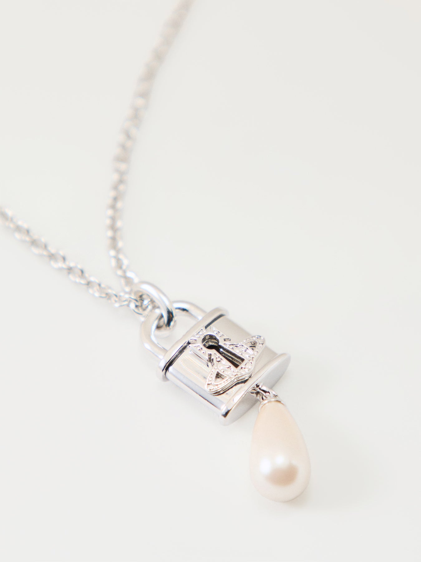 Small Pendant Necklace Silver