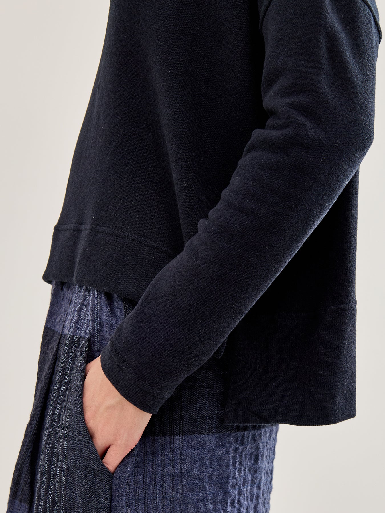 Roll Neck Asymmetric Hem Knit Navy