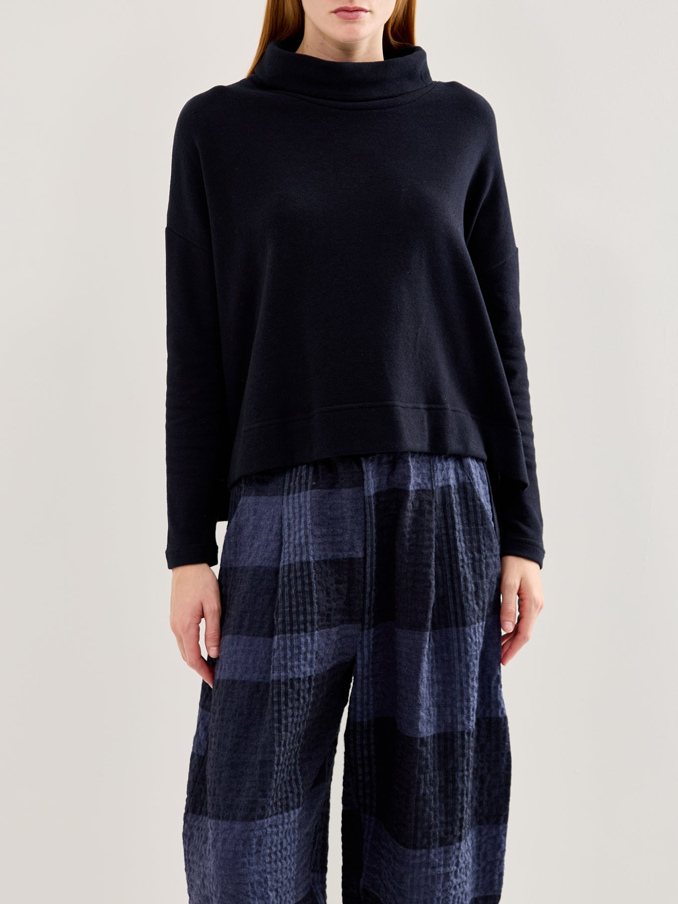 Roll Neck Asymmetric Hem Knit Navy