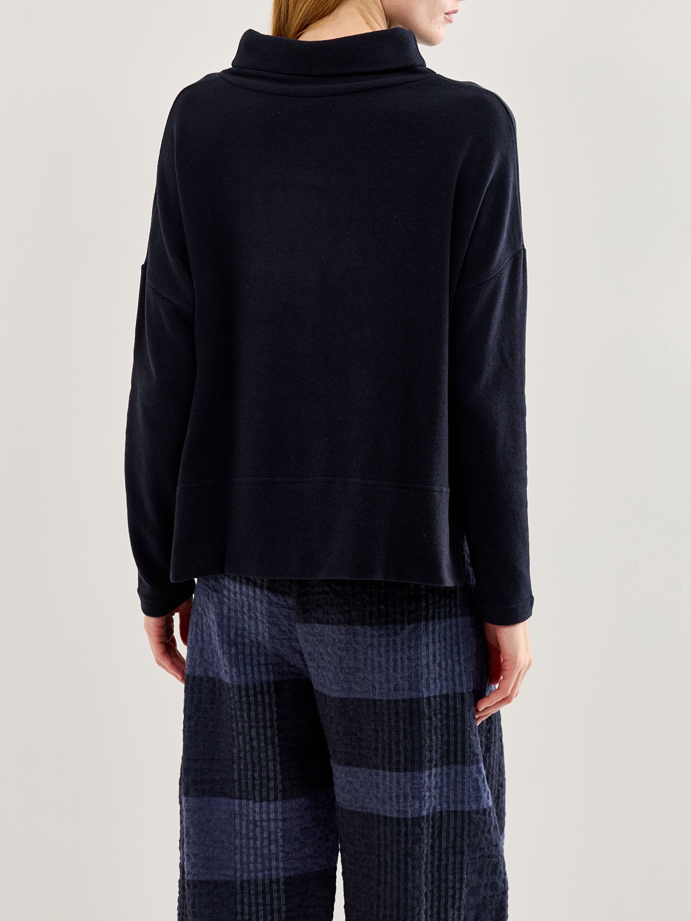 Roll Neck Asymmetric Hem Knit Navy
