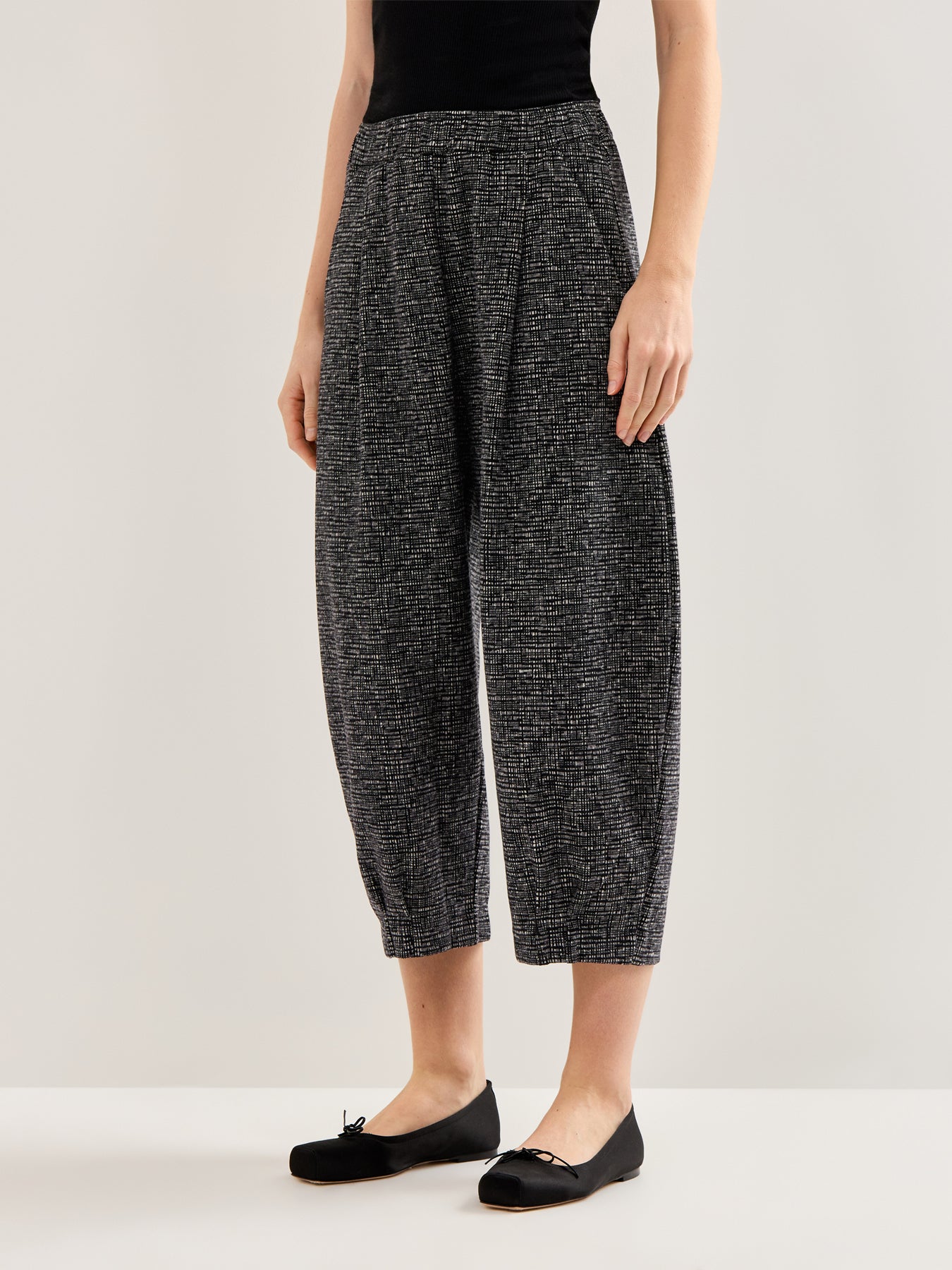 Textured Barrel Leg Trousers Black