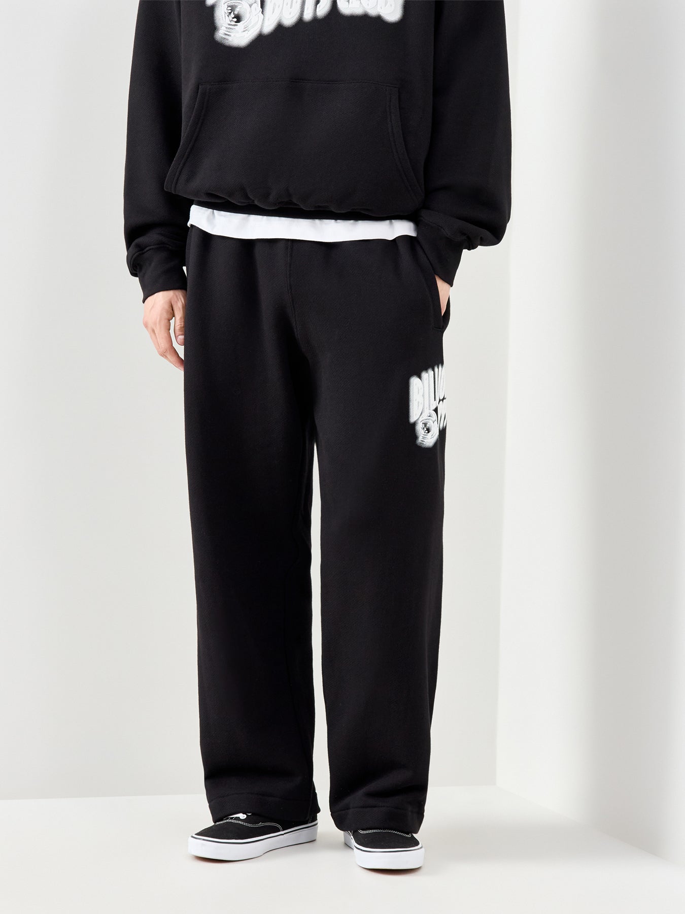 Distorted Arch Logo Straight Leg Sweatpants Black
