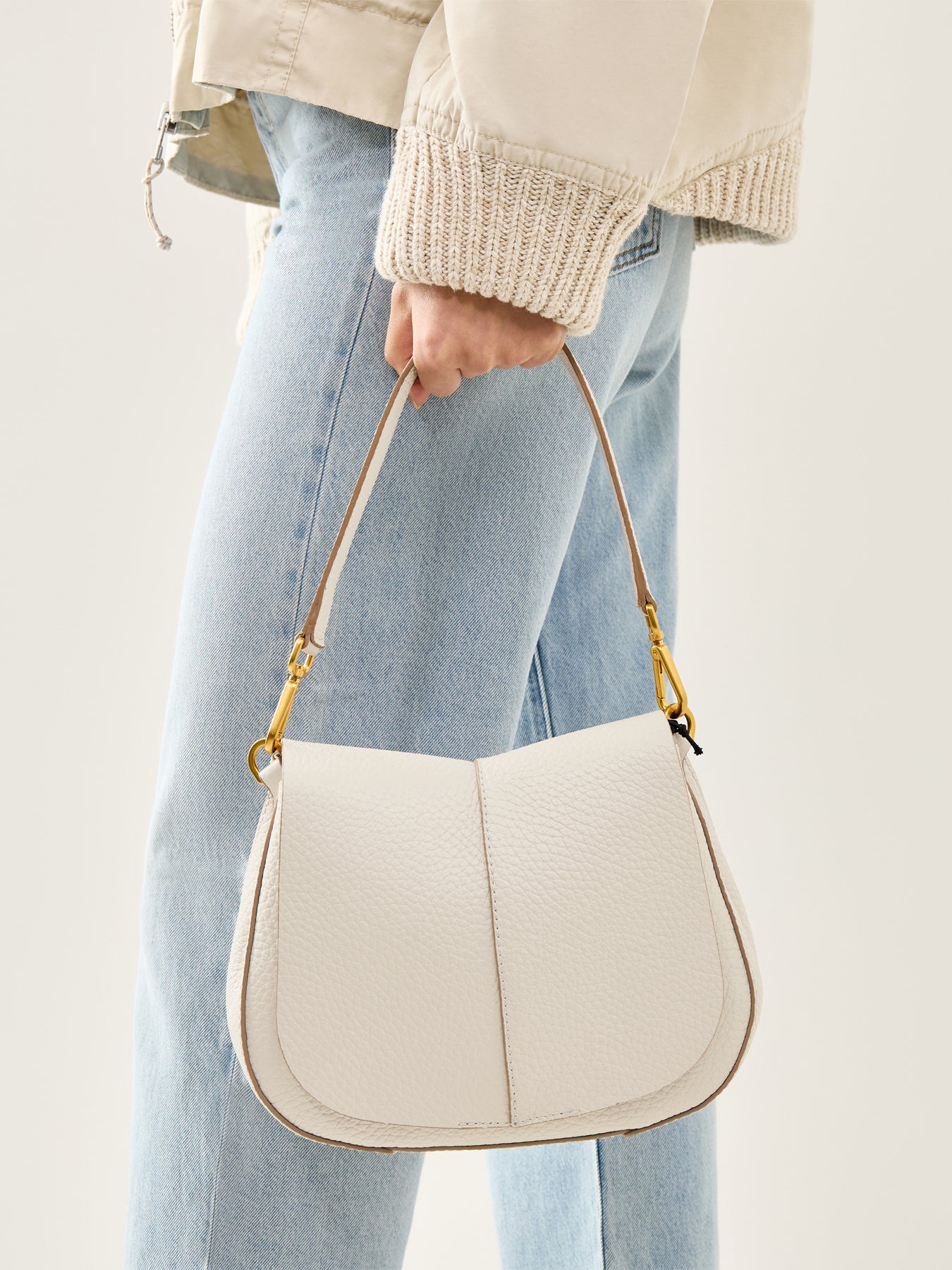 Helena Round Crossbody Black