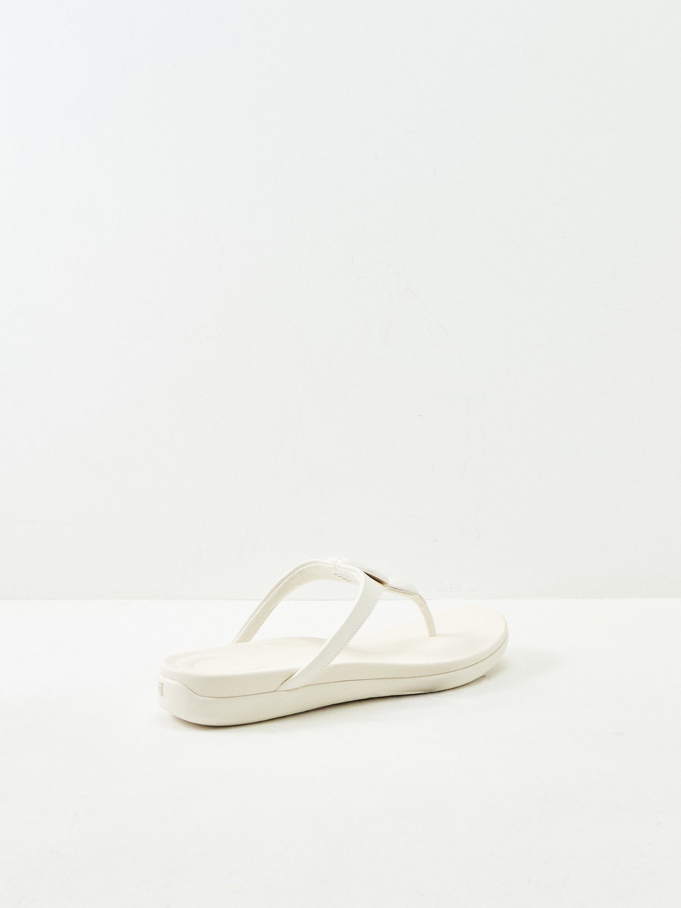 Solay Glossy-Disc Toe-Post Sandals White