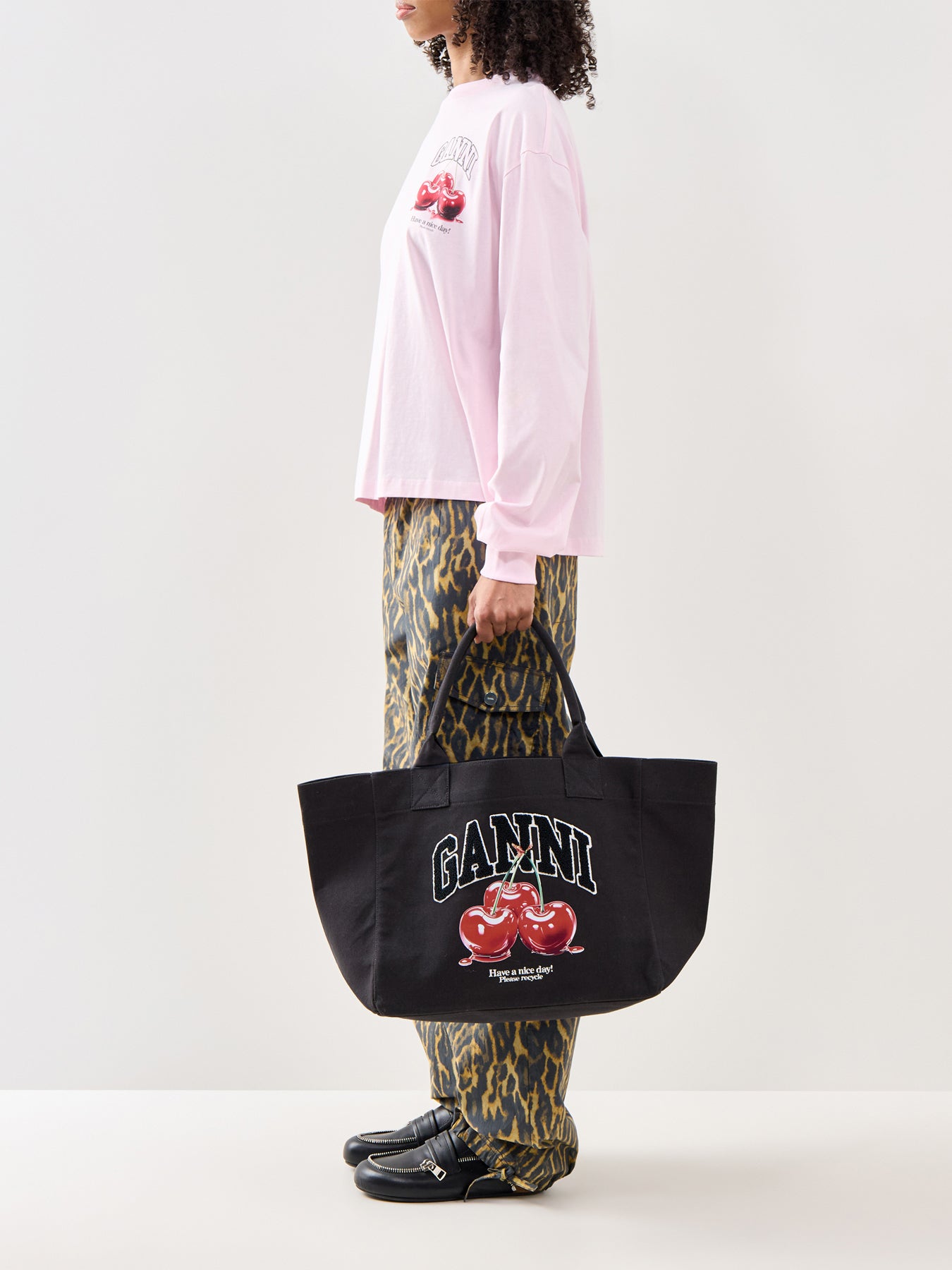 Medium Trapeze Shopper Cherry Print Black