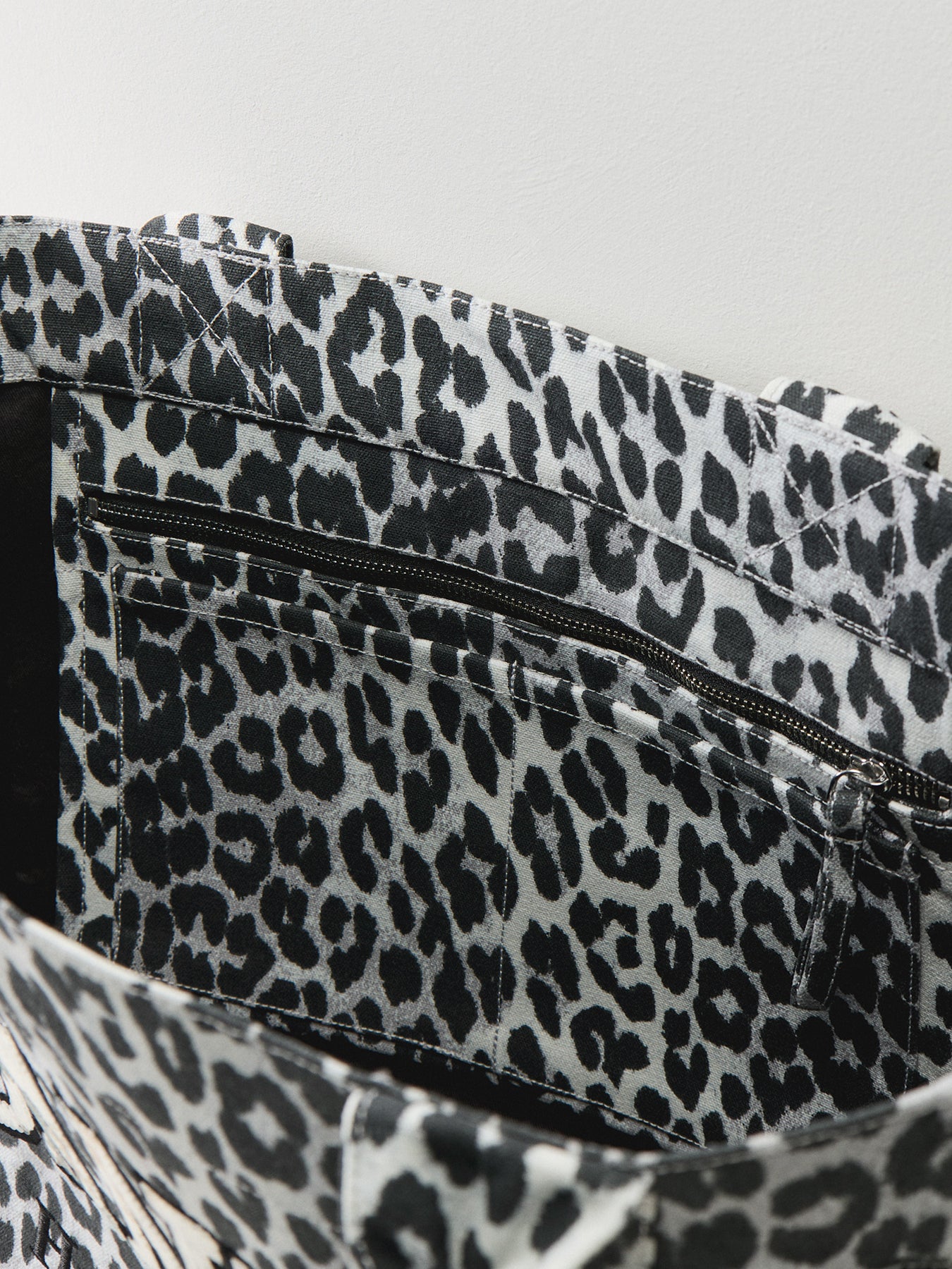 Medium Trapeze Shopper Sequin Silver