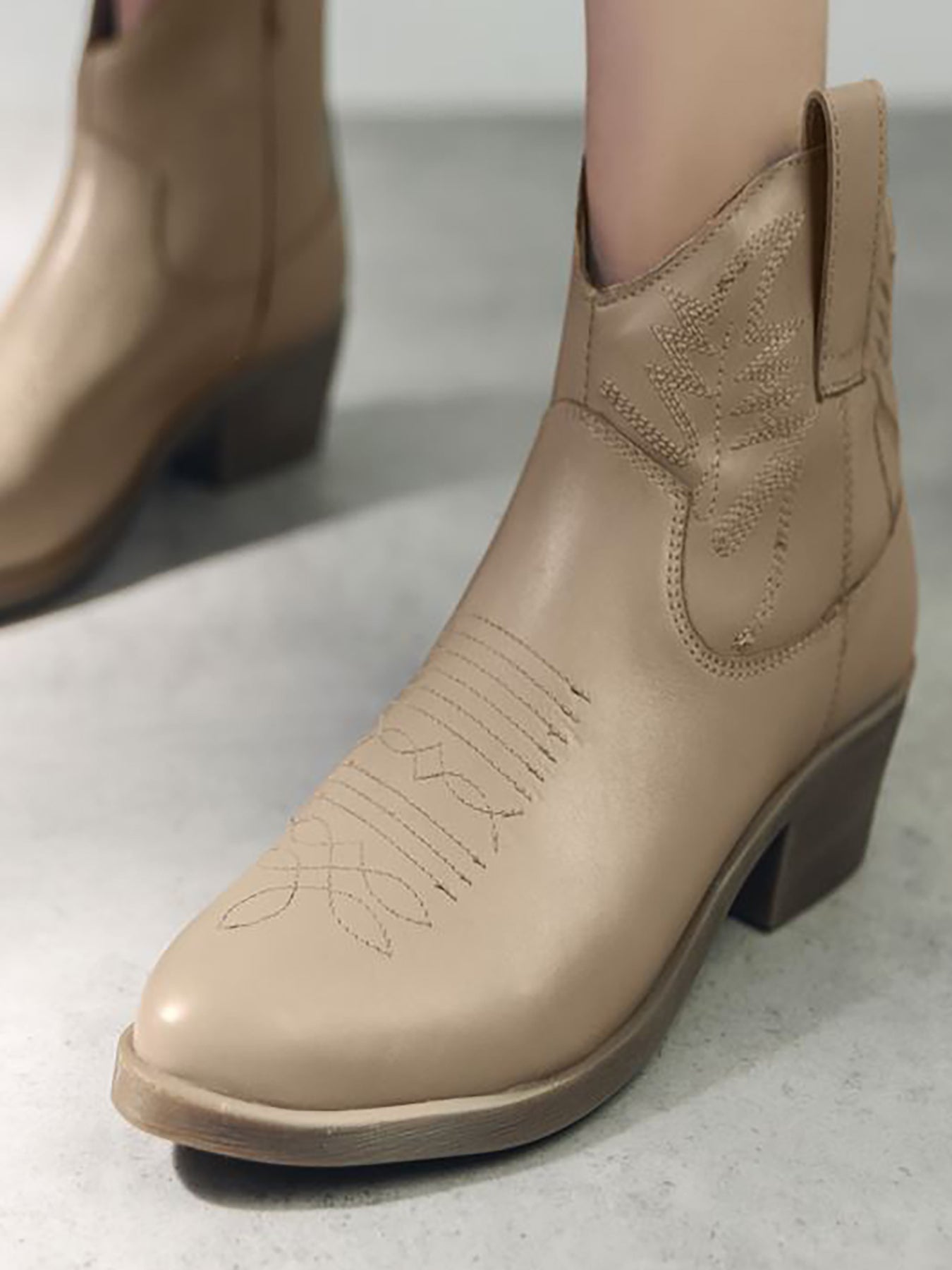 Bracknell Leather Ankle Boots Neutral