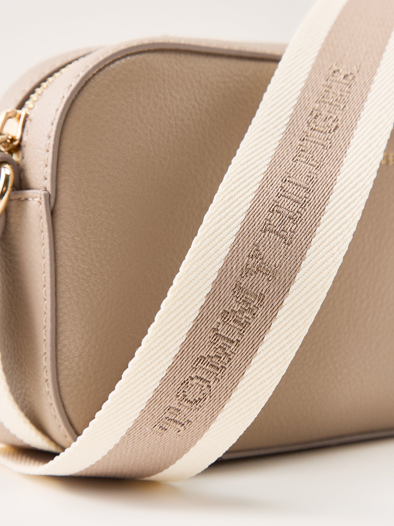Logotape Camera Bag Tan
