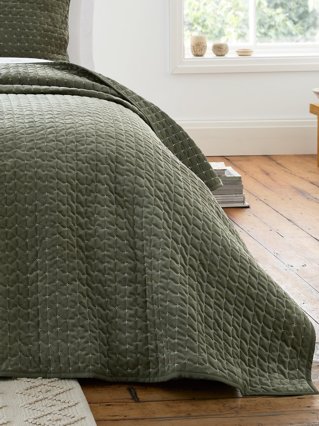 Attica Velvet Bedspread 240x260cm Green