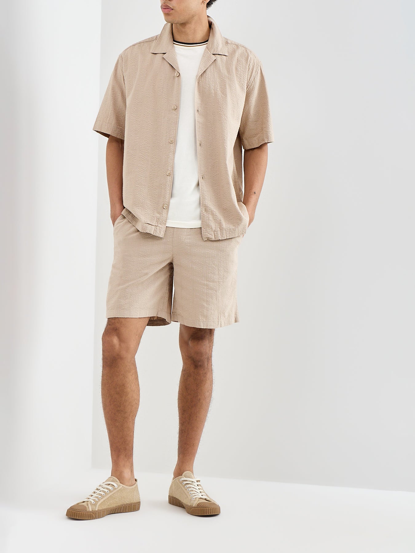 Seersucker Jogger Shorts Beige