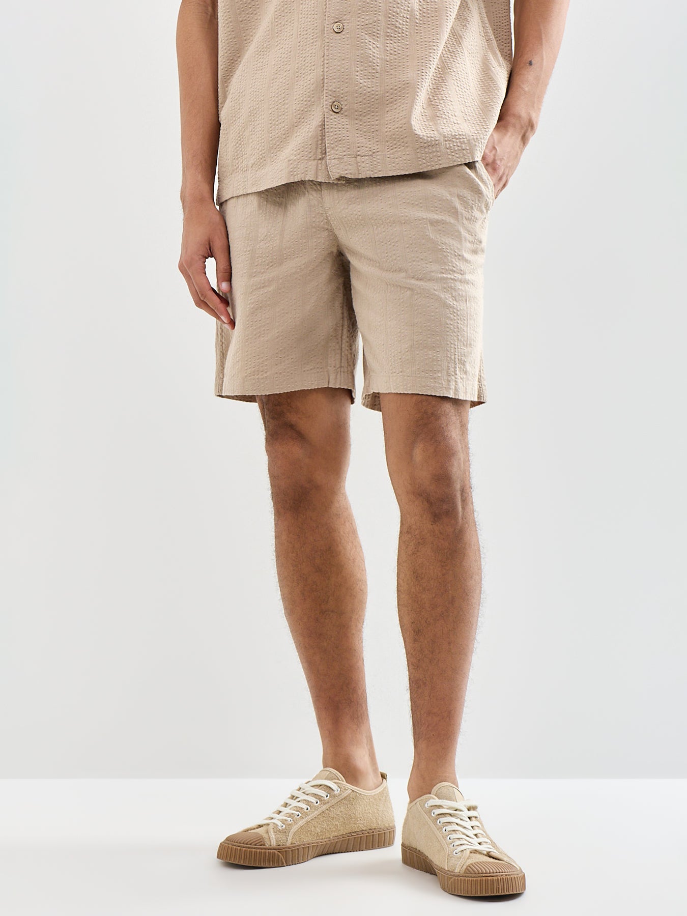 Seersucker Jogger Shorts Beige