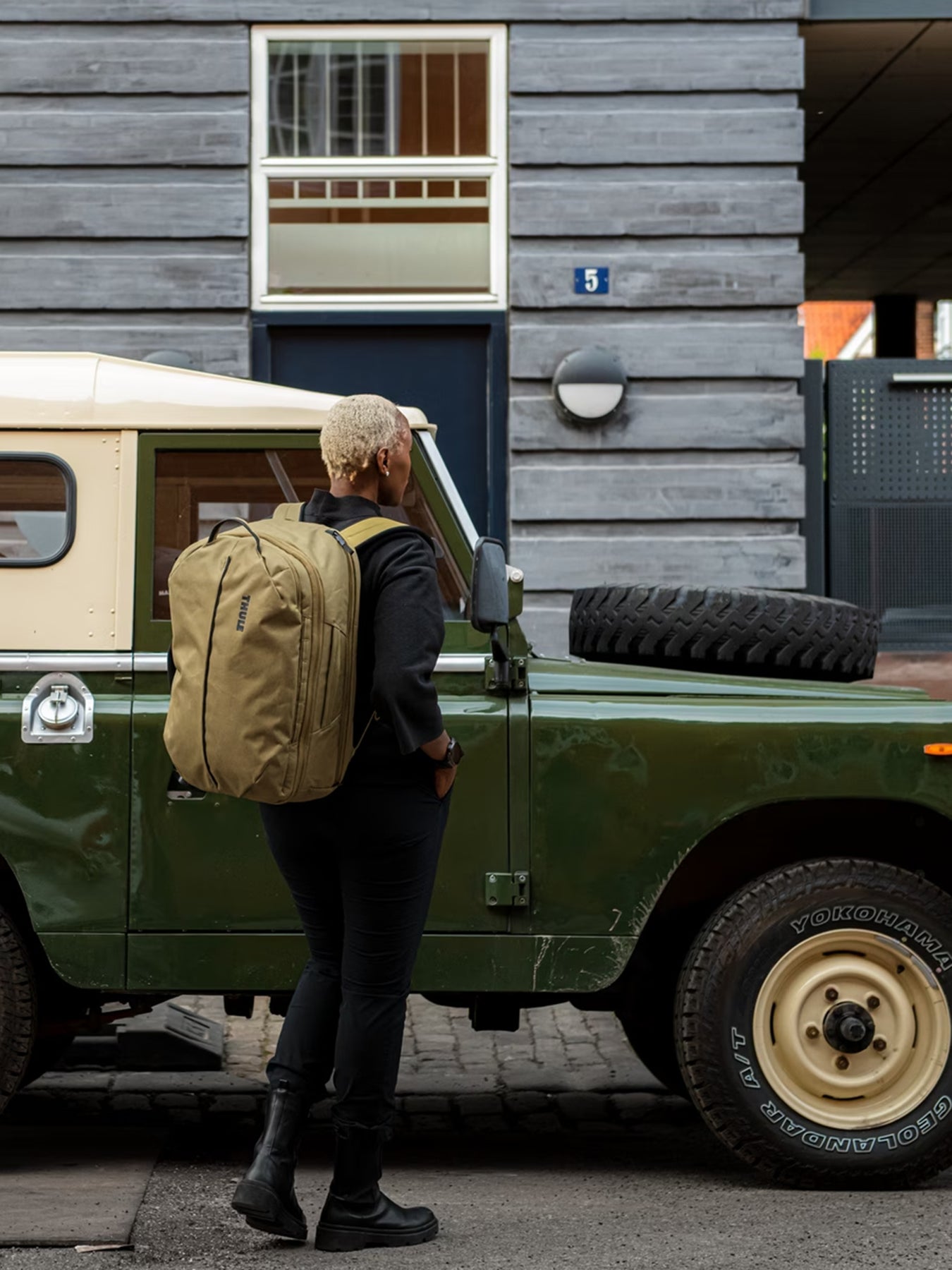 Aion Travel Backpack 40L Nutria