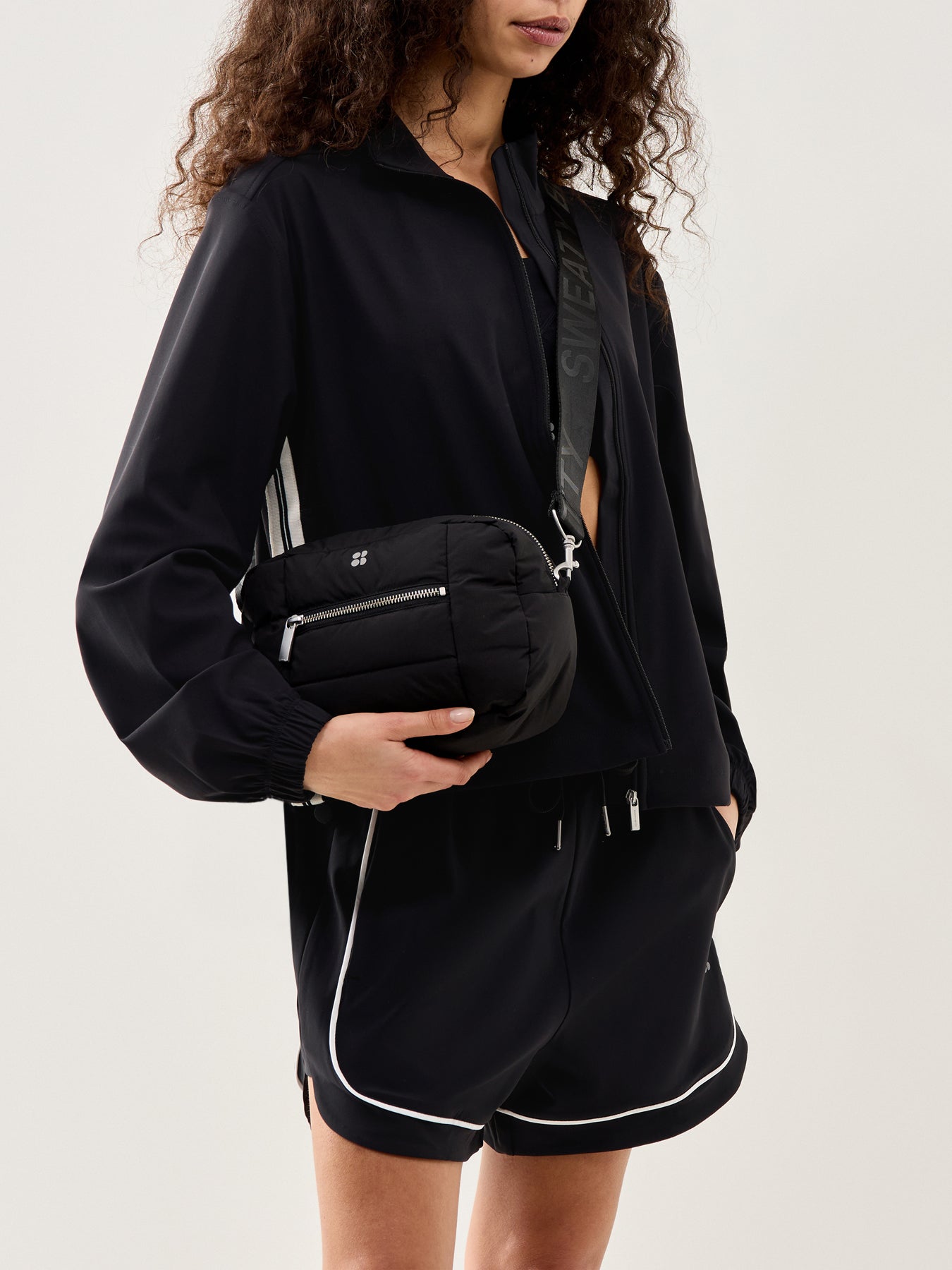 The Nimbus Roam Crossbody Black