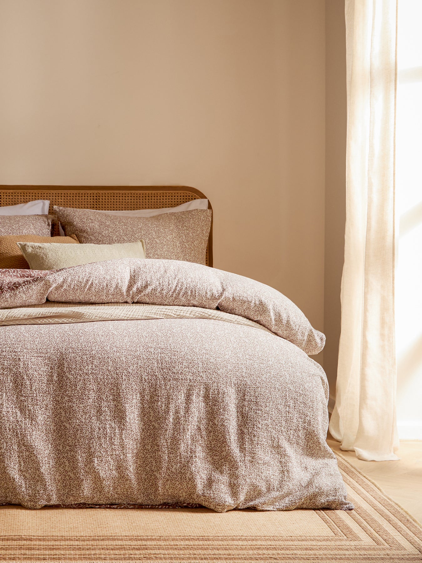 Perrie Leaf Pattern Duvet Cover Collection