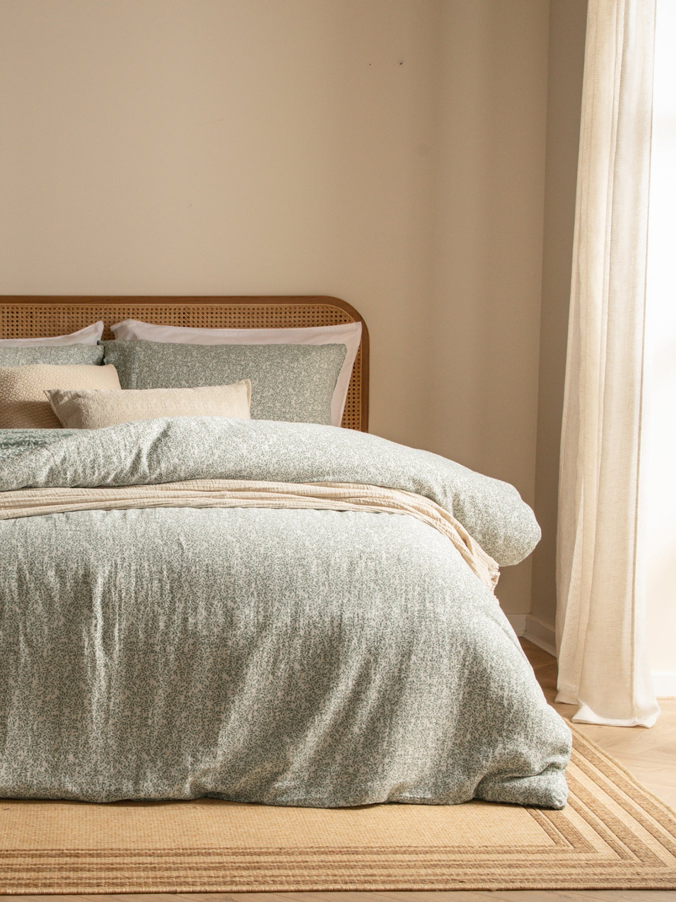 Perrie Leaf Pattern Duvet Cover Collection