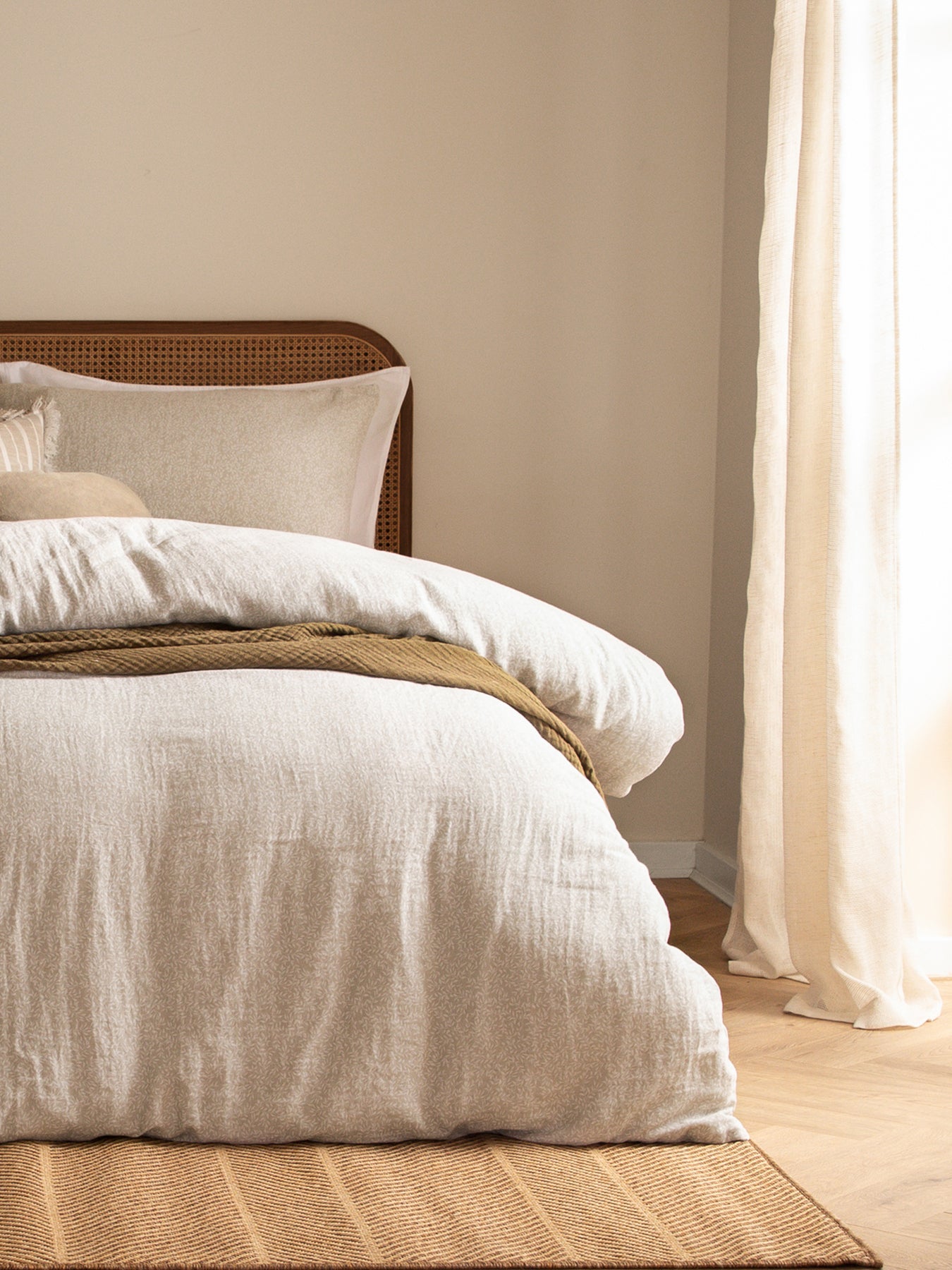 Perrie Leaf Pattern Duvet Cover Collection