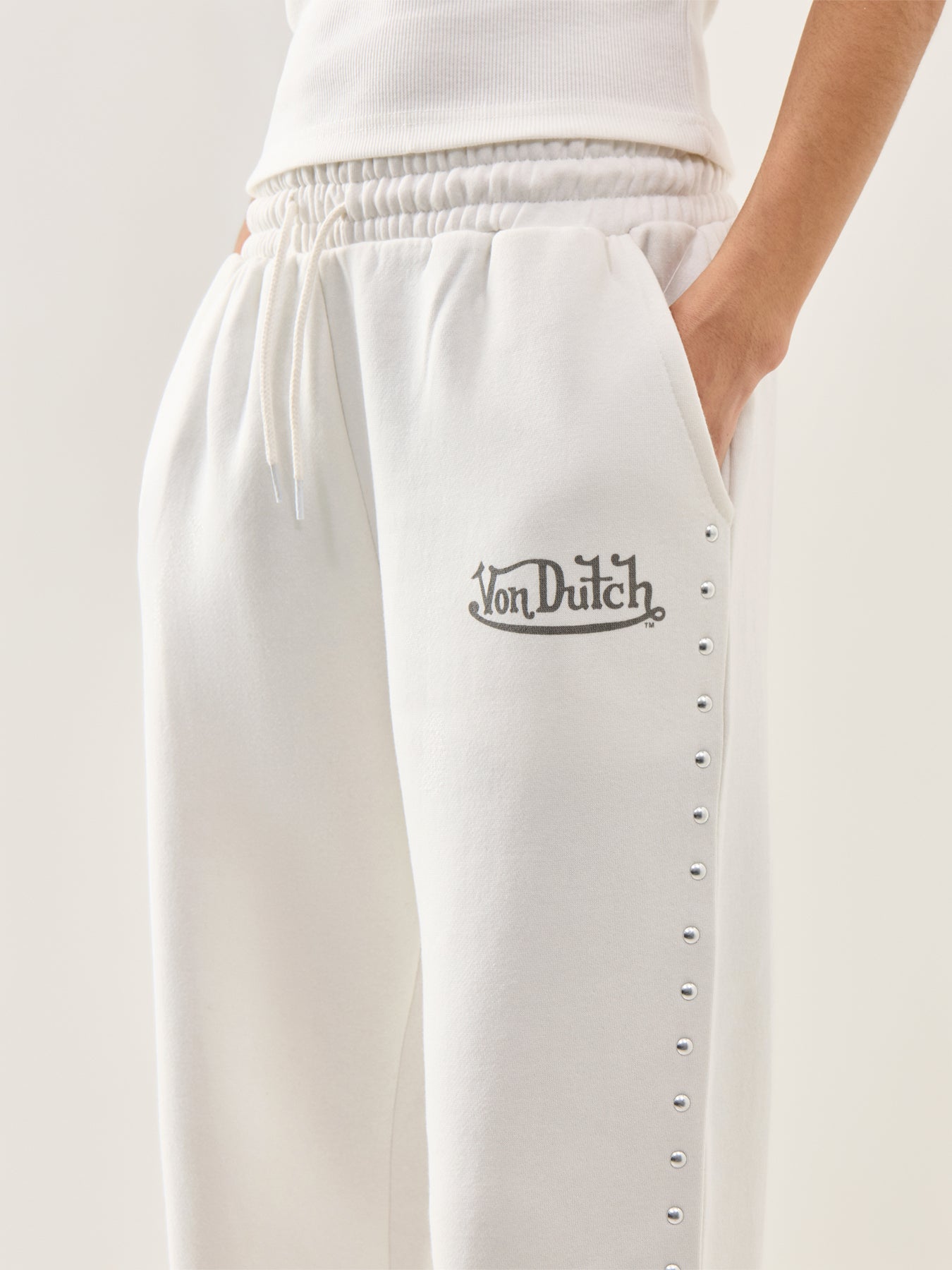Jogger Studs White