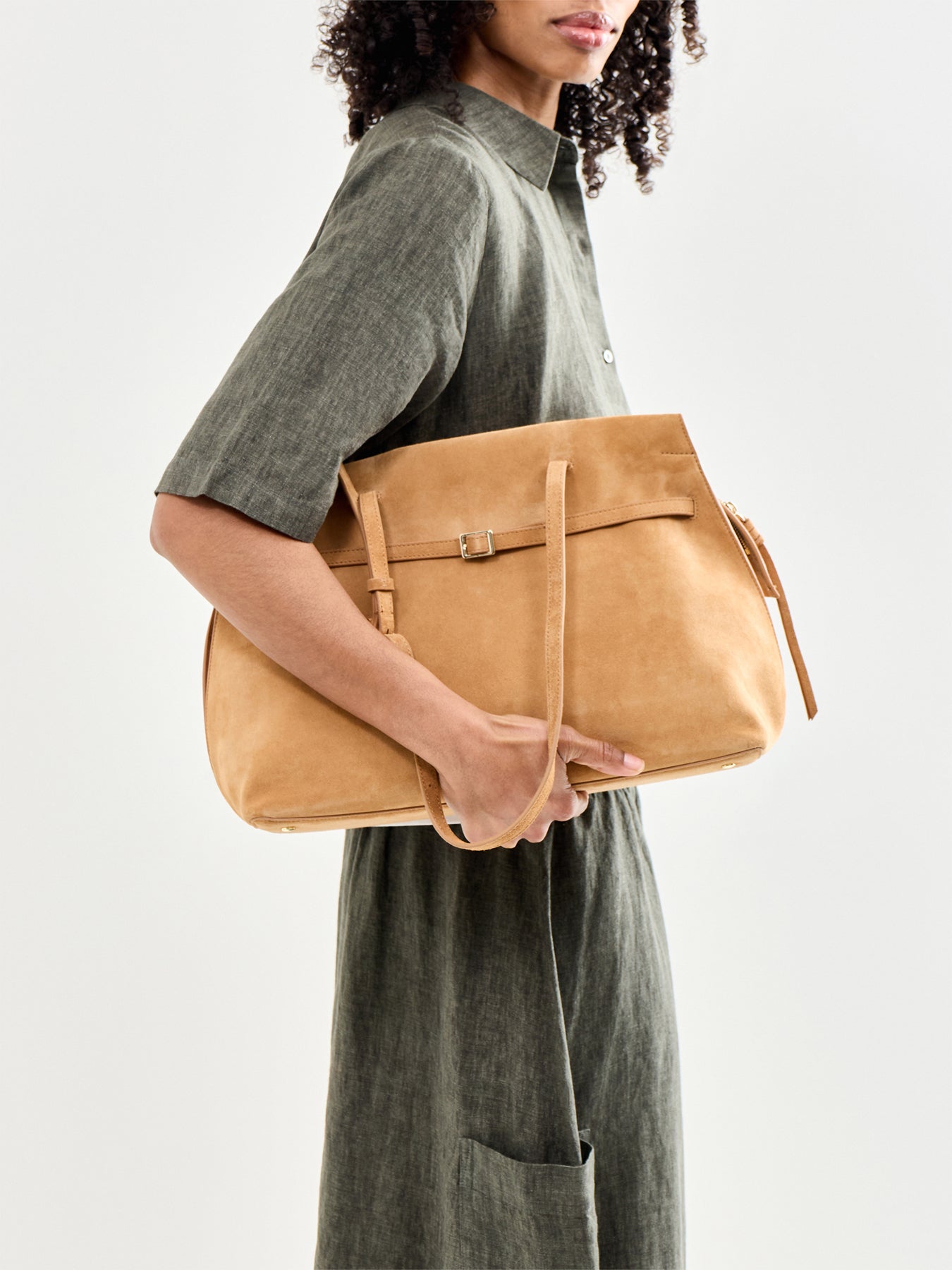 The Christina Large Zip Shoulder Bag Tan