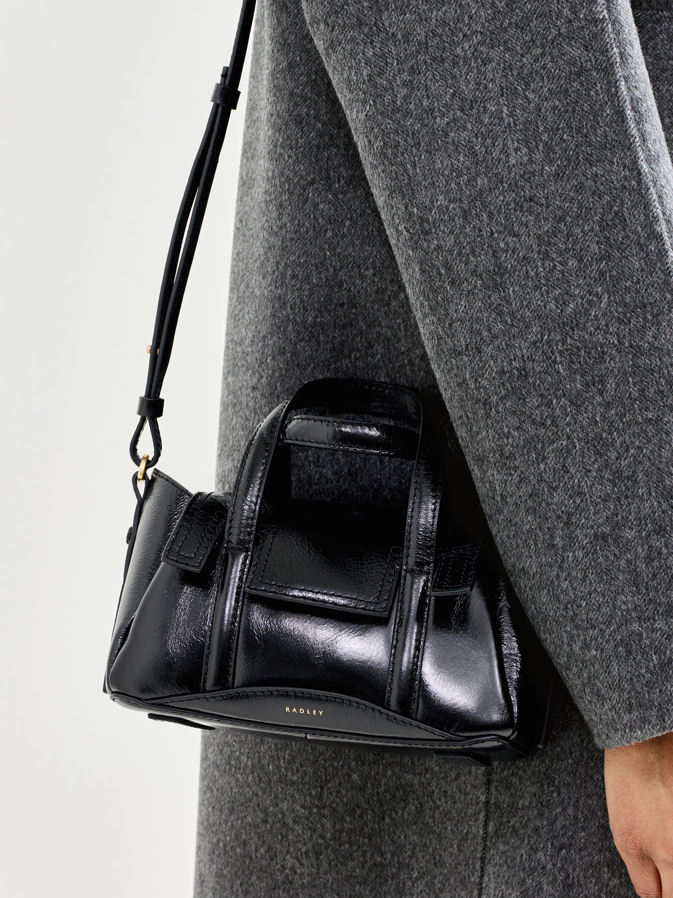 Chancery Small Flapover Grab Black