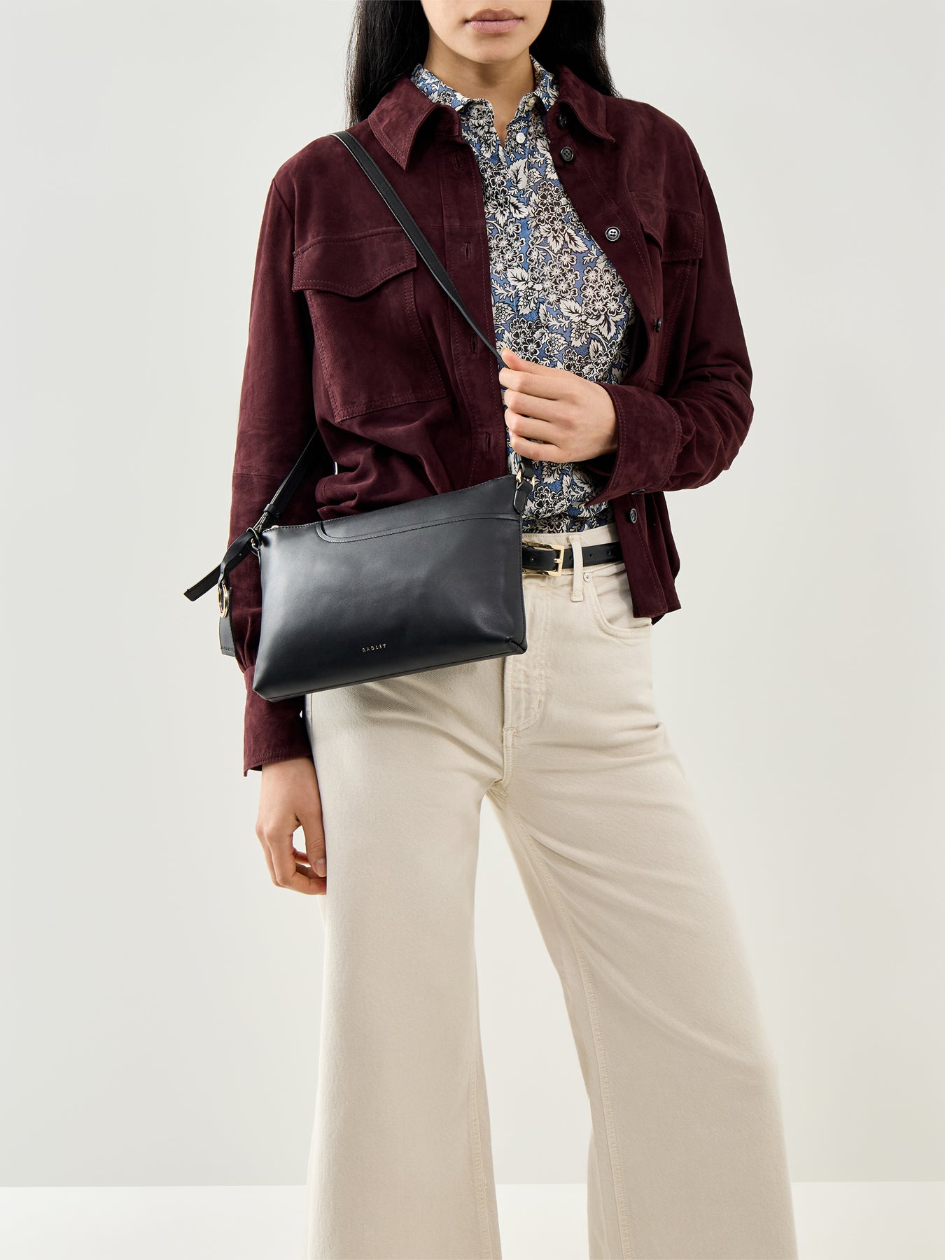 Pockets Medium Zip Top Crossbody Bag Black