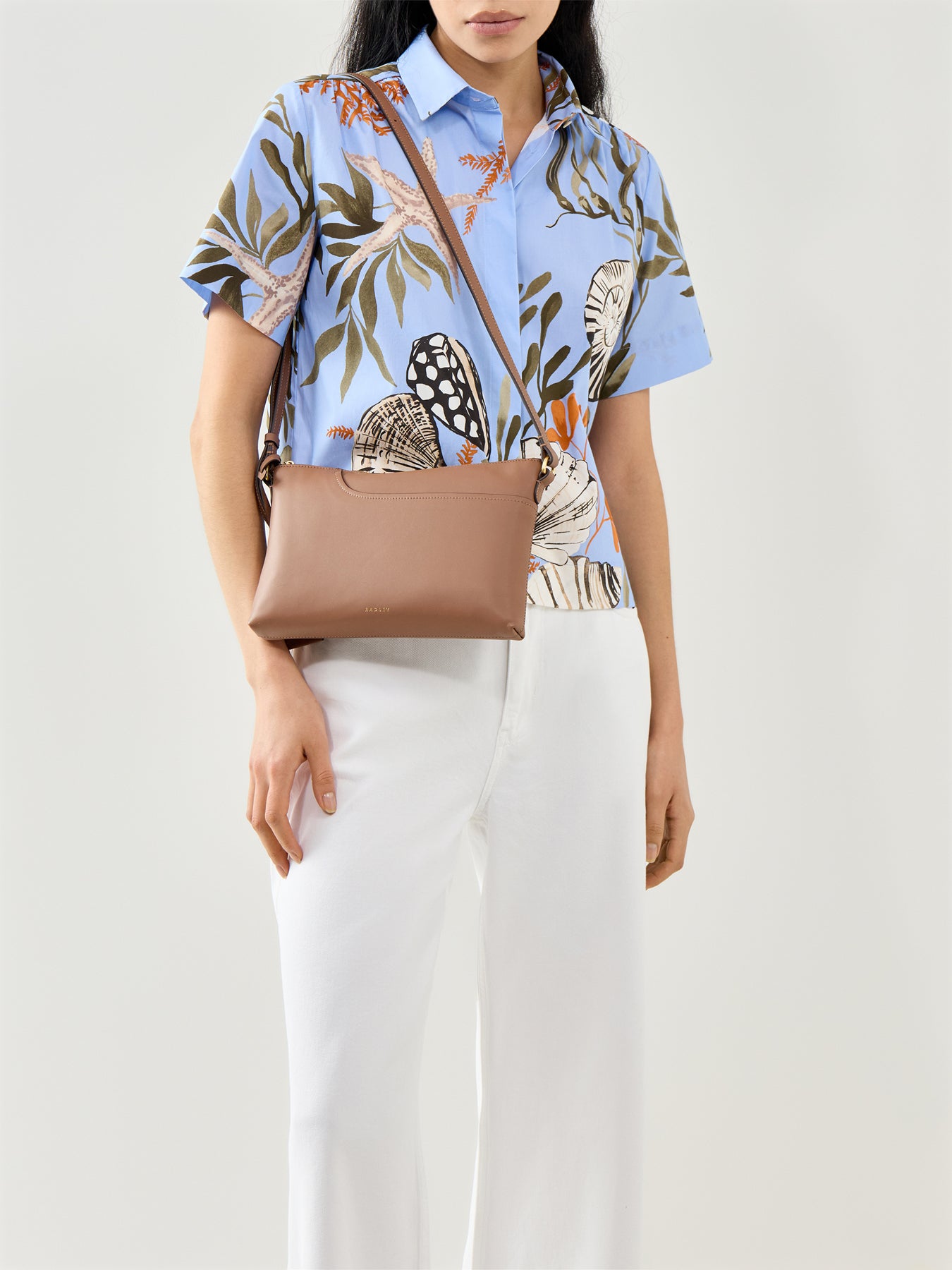 Pockets Medium Zip Top Crossbody Bag Tan