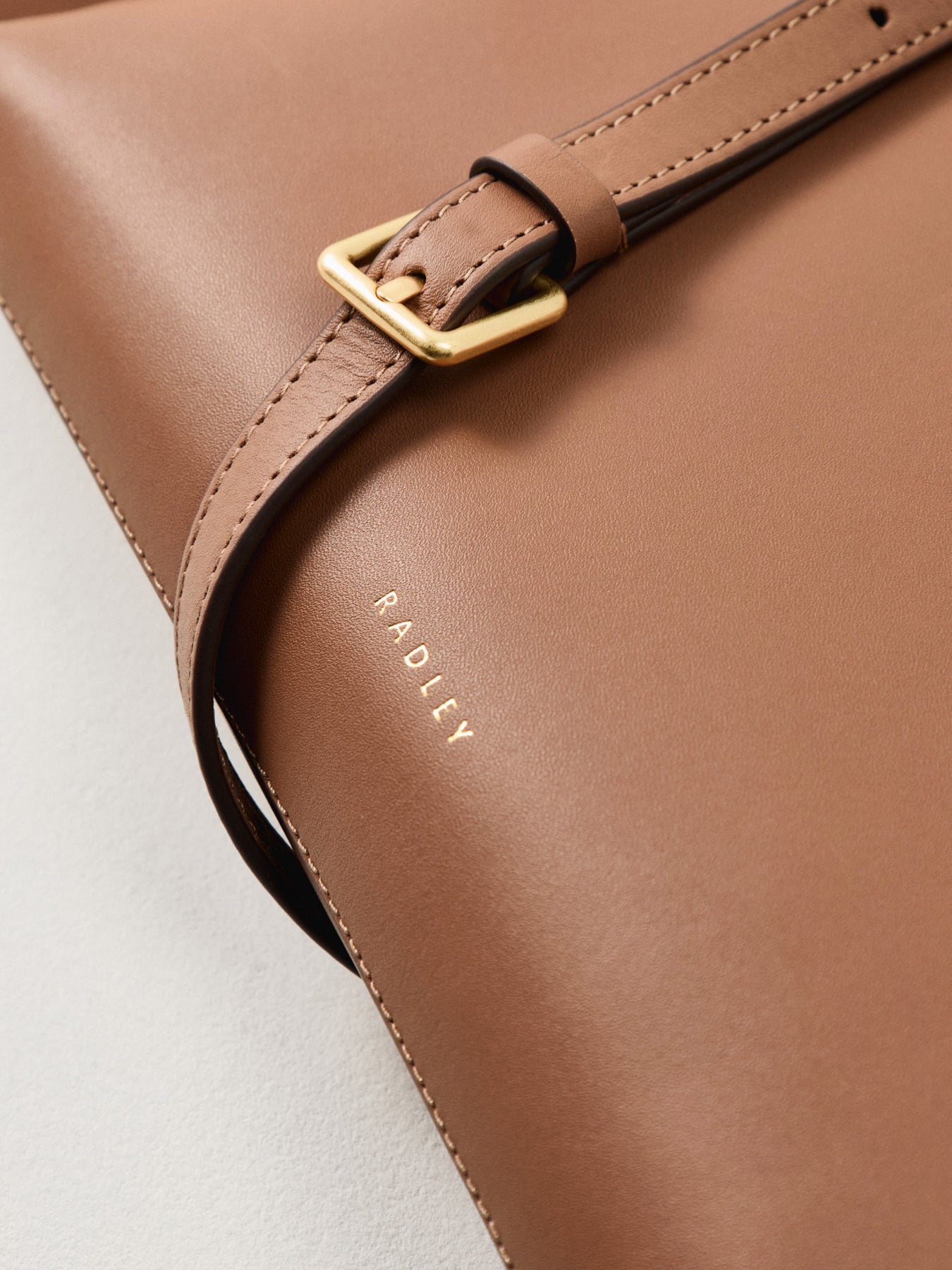 Pockets Medium Zip Top Crossbody Bag Tan