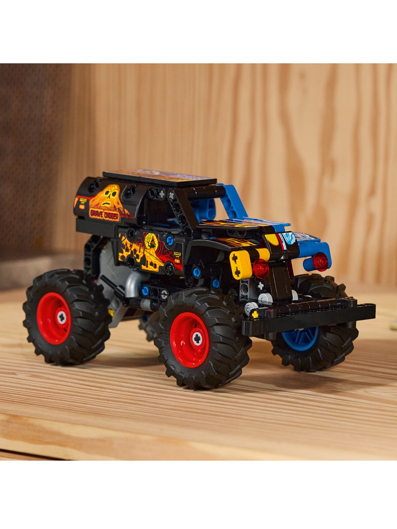 Technic Monster Jam Grave Digger Fire and Ice Set 42219