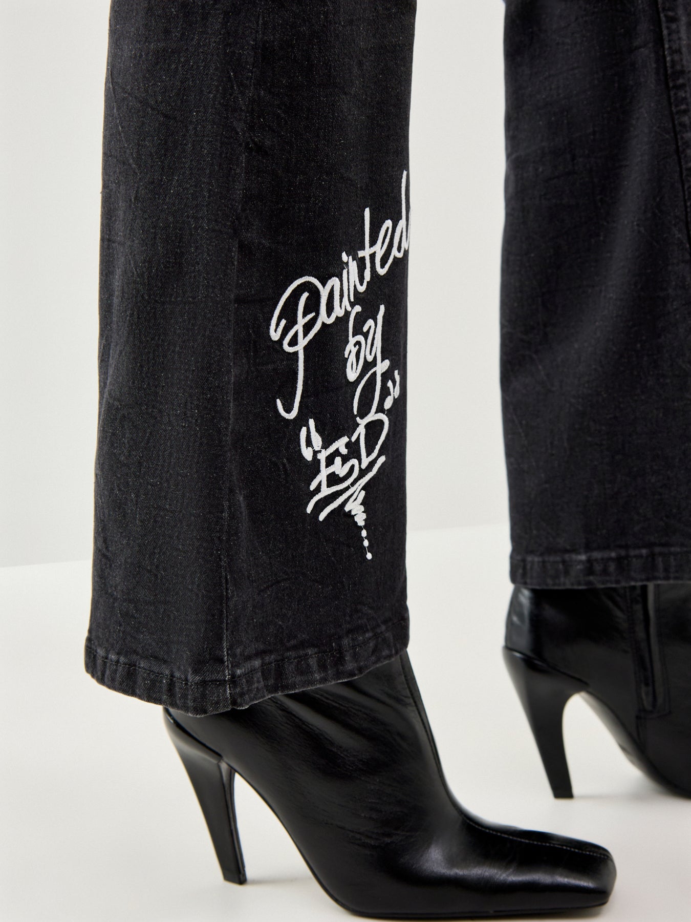 Rising Phoenix Flared Jeans Black