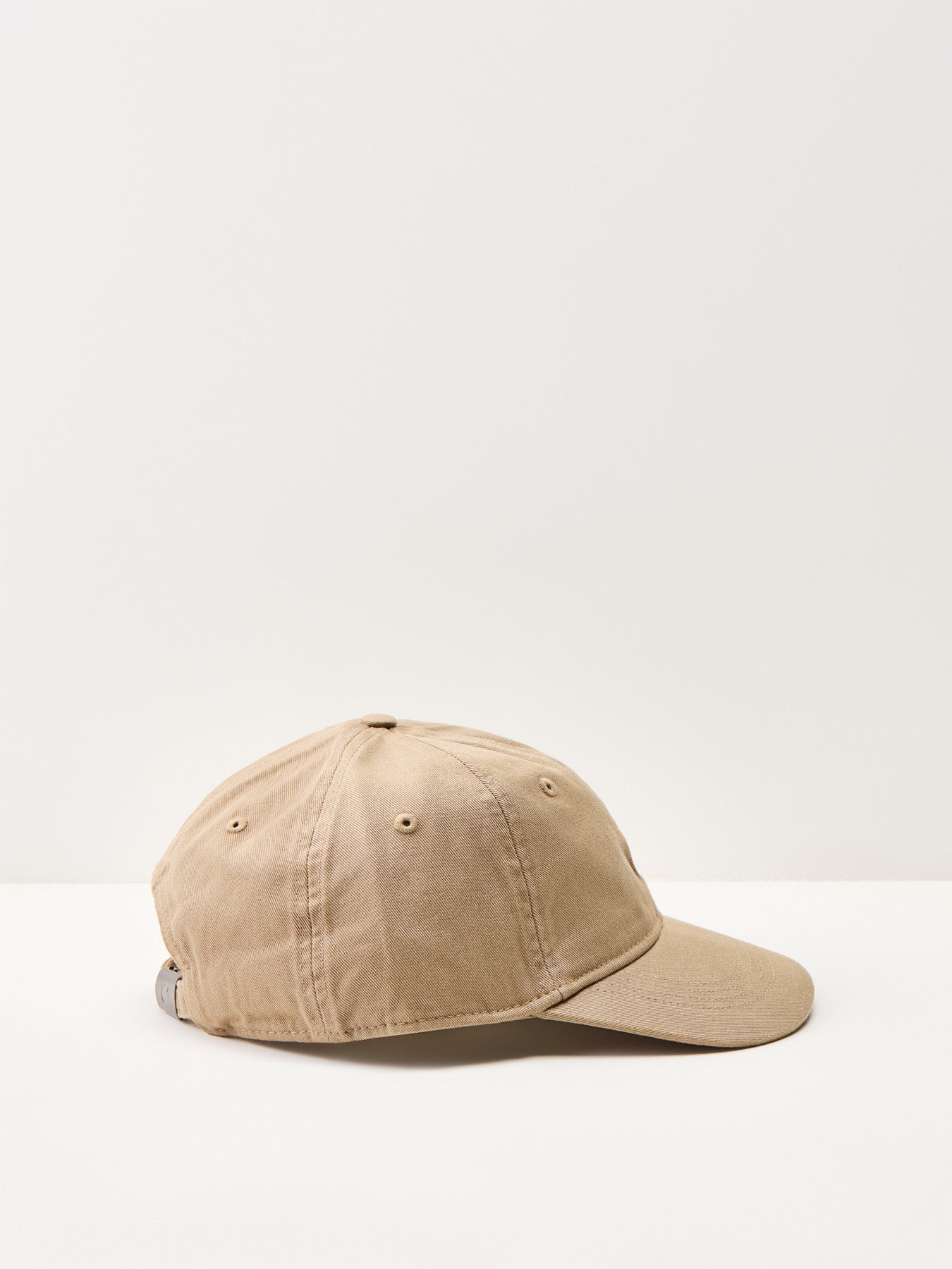 Madison Logo Cap Leather / White