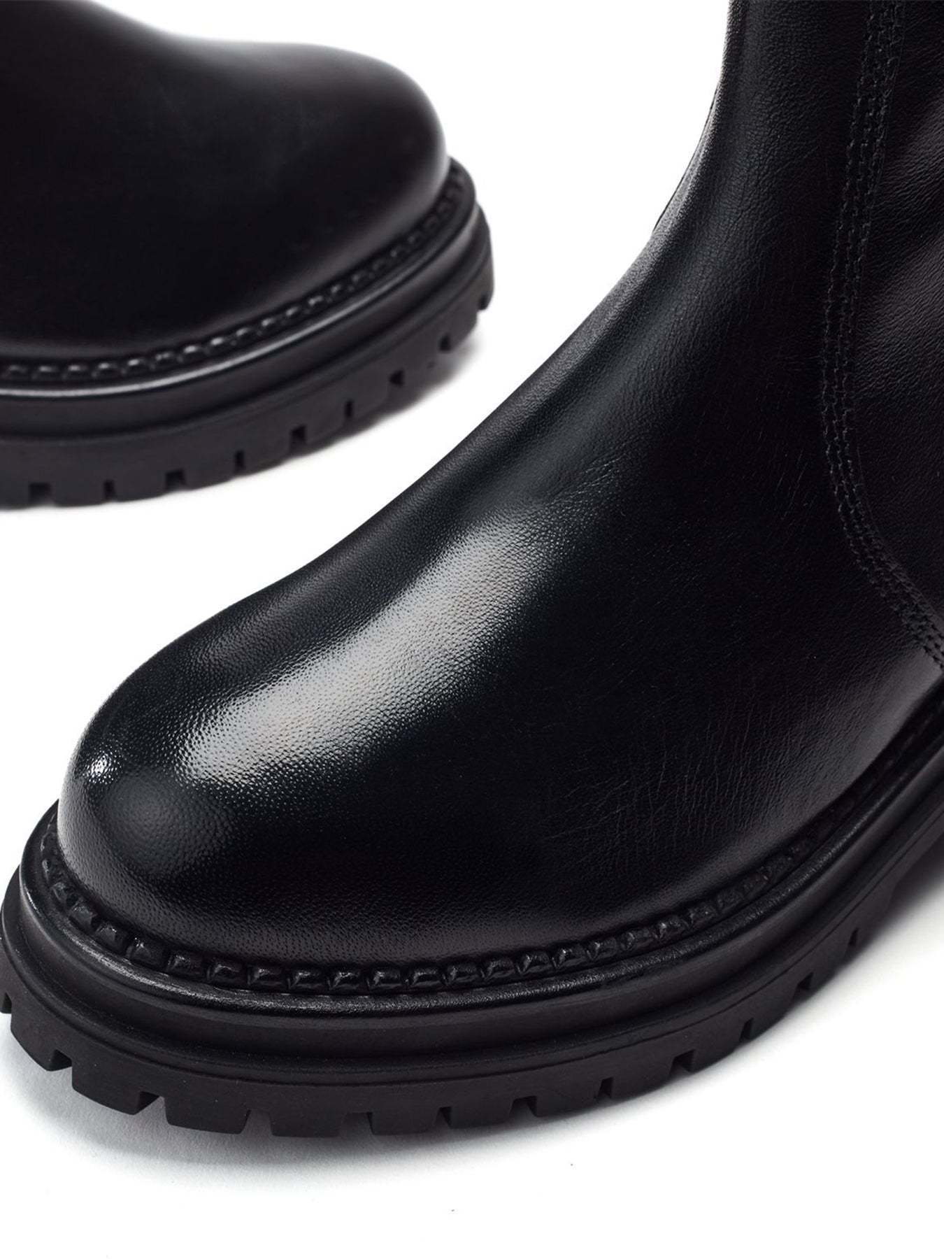 Oyari Classic Ankle Boots Black