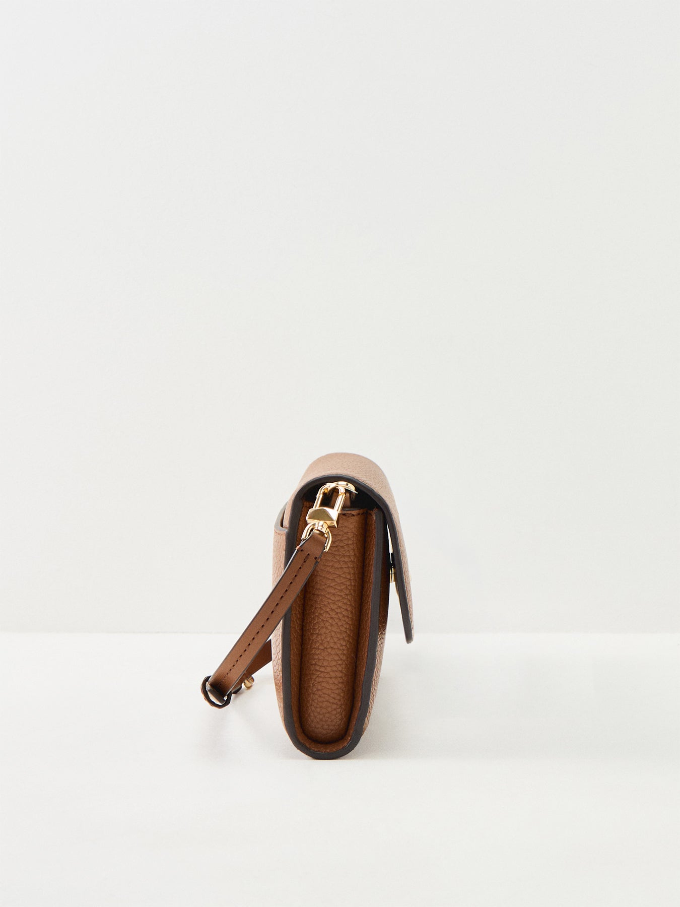 Jet Set Small Flap Leather Crossbody Bag Tan